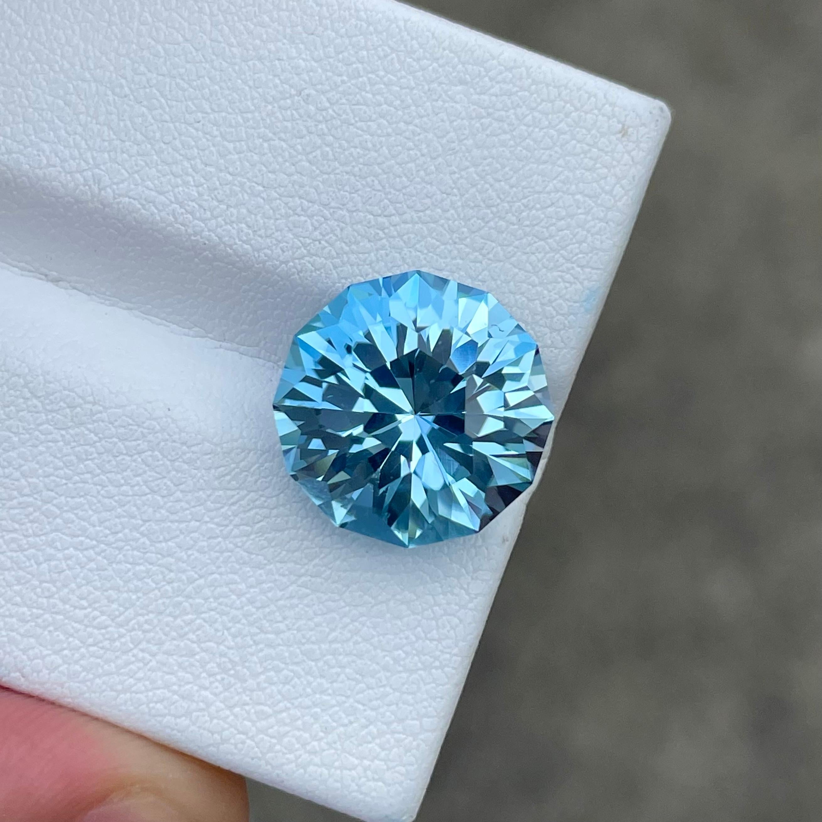 Jewel-Toned Honey Comb Swiss Blue Topaz 12.10 carats Natural Gem from Madagascar In New Condition For Sale In Bangkok, TH