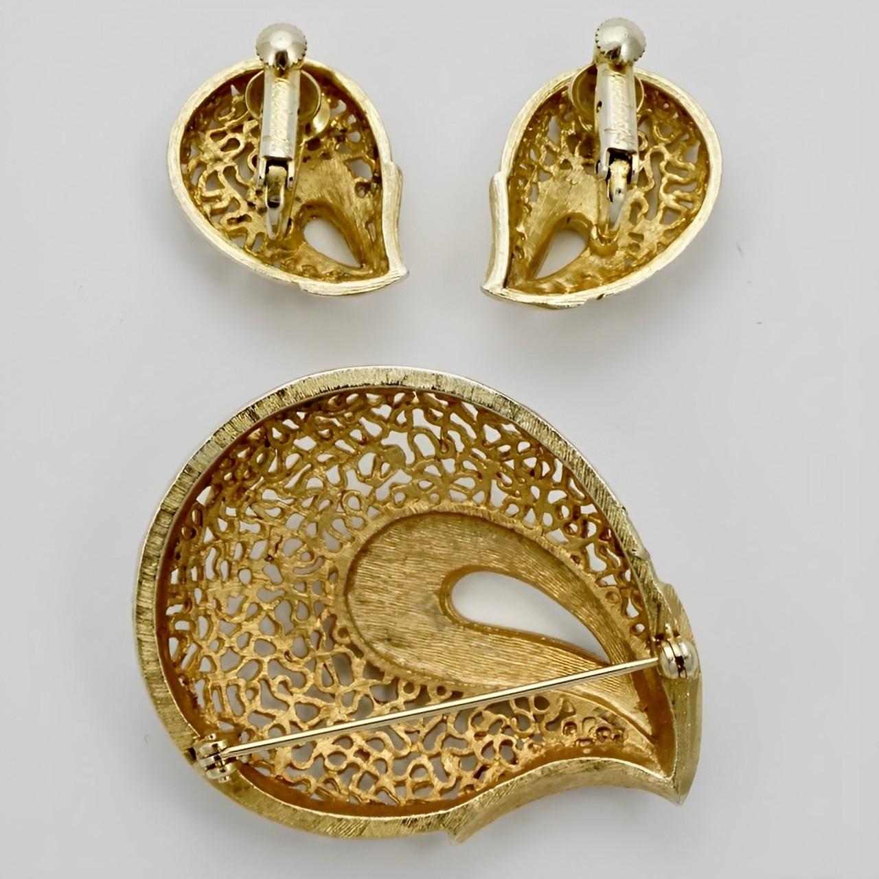 Jewelcraft Gold Plated Textured Brooch and Earrings with Rhinestones circa 1960s For Sale 1