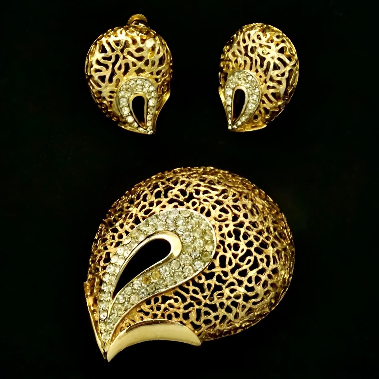 Jewelcraft Gold Plated Textured Brooch and Earrings with Rhinestones circa 1960s For Sale 3