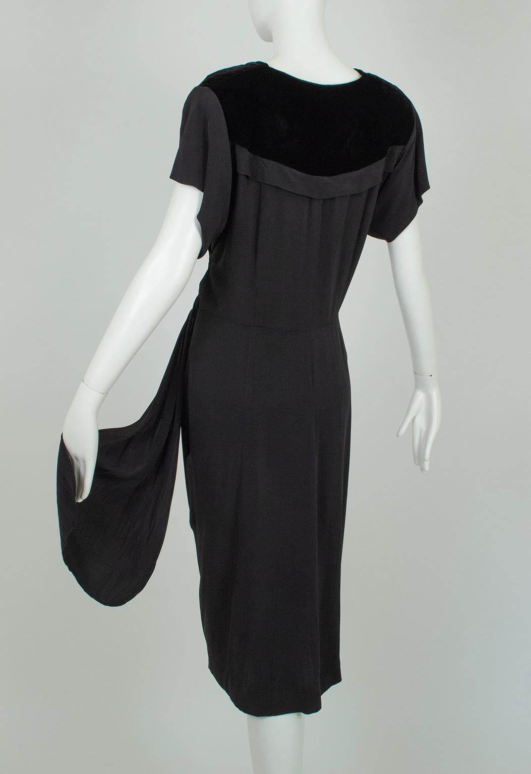Jewell Deco Schwarzer Samt und Georgette Drapierung Schulter Cocktailkleid - L, 1940er Jahre im Zustand „Hervorragend“ im Angebot in Tucson, AZ