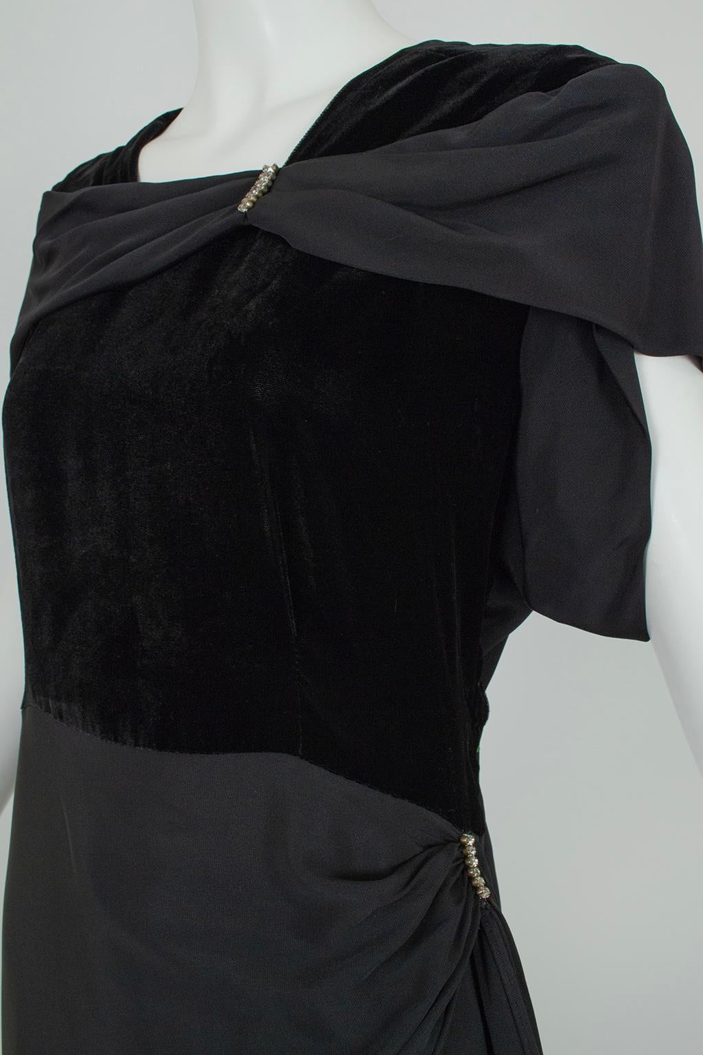 Jewell Deco Schwarzer Samt und Georgette Drapierung Schulter Cocktailkleid - L, 1940er Jahre Damen im Angebot