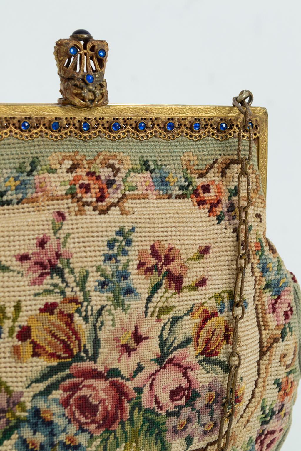 Edwardian Jeweled Pale Green Trinity Plate Needlepoint Minaudière Handbag, 1900s In Good Condition For Sale In Tucson, AZ