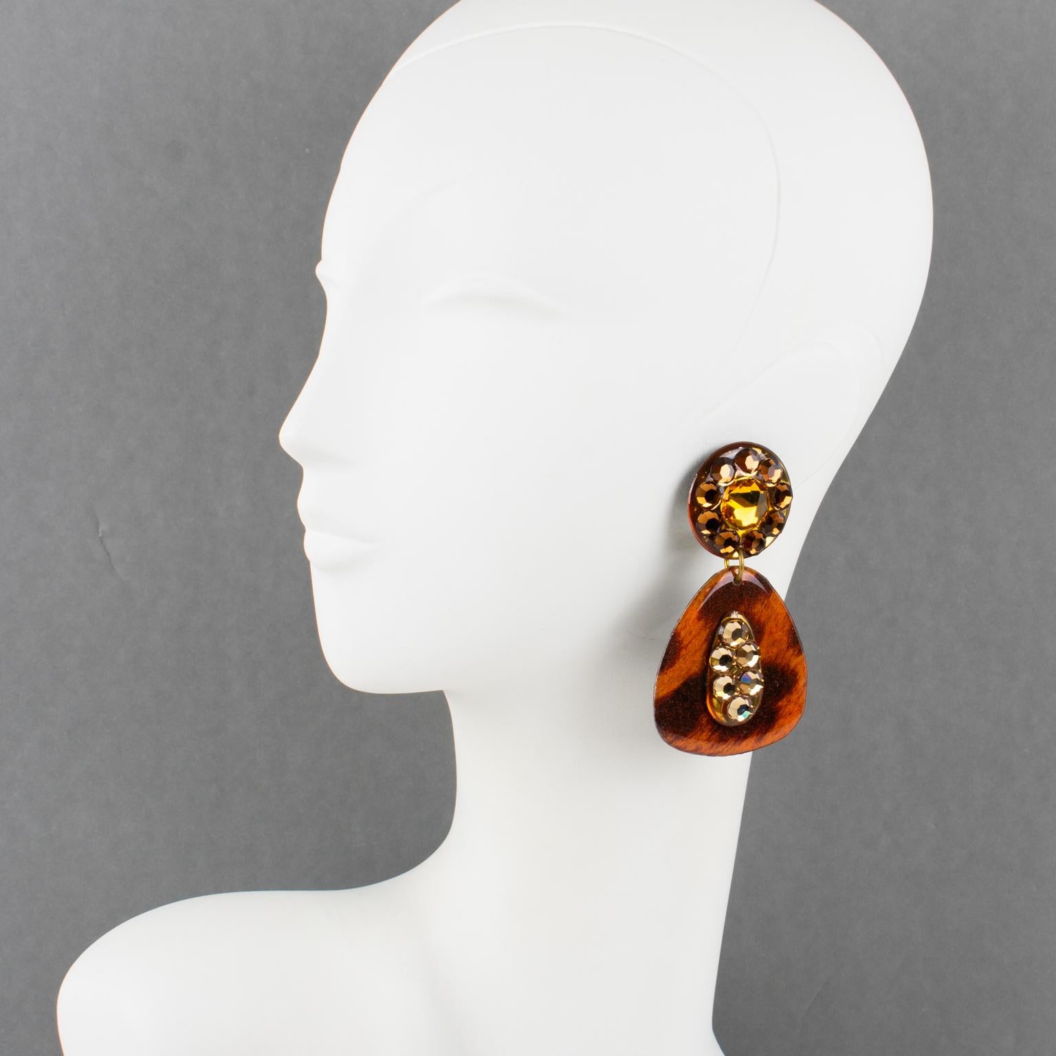 Orecchini a clip Jewell in lucite con stampa ghepardo In condizioni ottime in vendita a Atlanta, GA