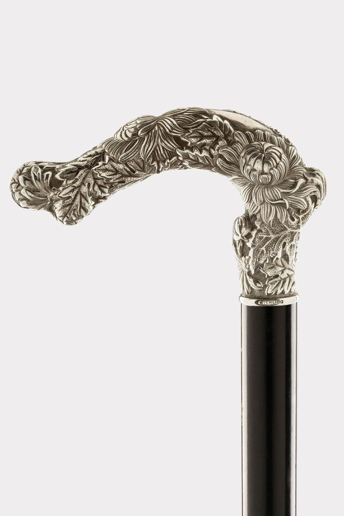 American Jeweled silver walking stick depicting chrysanthemums, by Tiffany, USA 1890-1900 For Sale