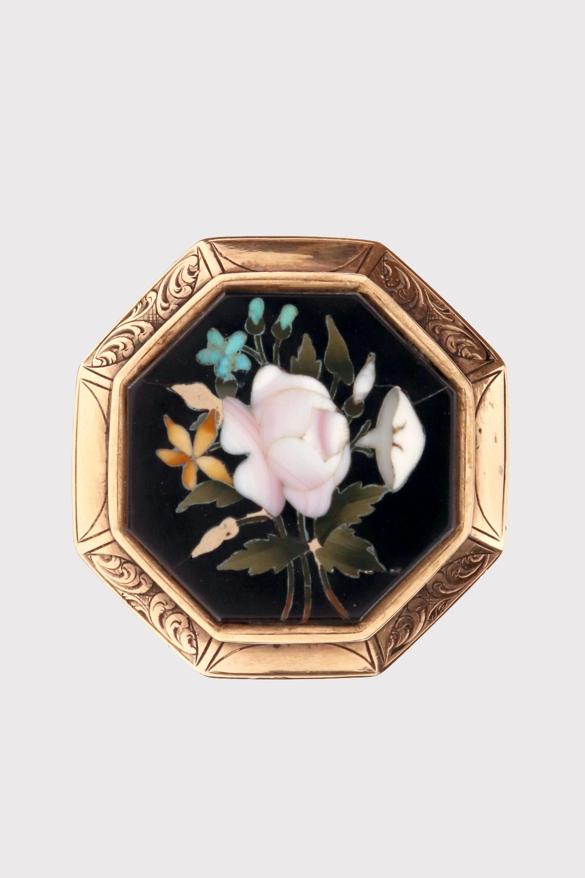 Walking stick: jeweled walking stick, octagonal milord-shaped knob in 16Kt. gold. In the upper part, we find a table embedded with a pietradura, or Florentine mosaic, of octagonal shape, depicting a bouquet of flowers, made up of small sections of