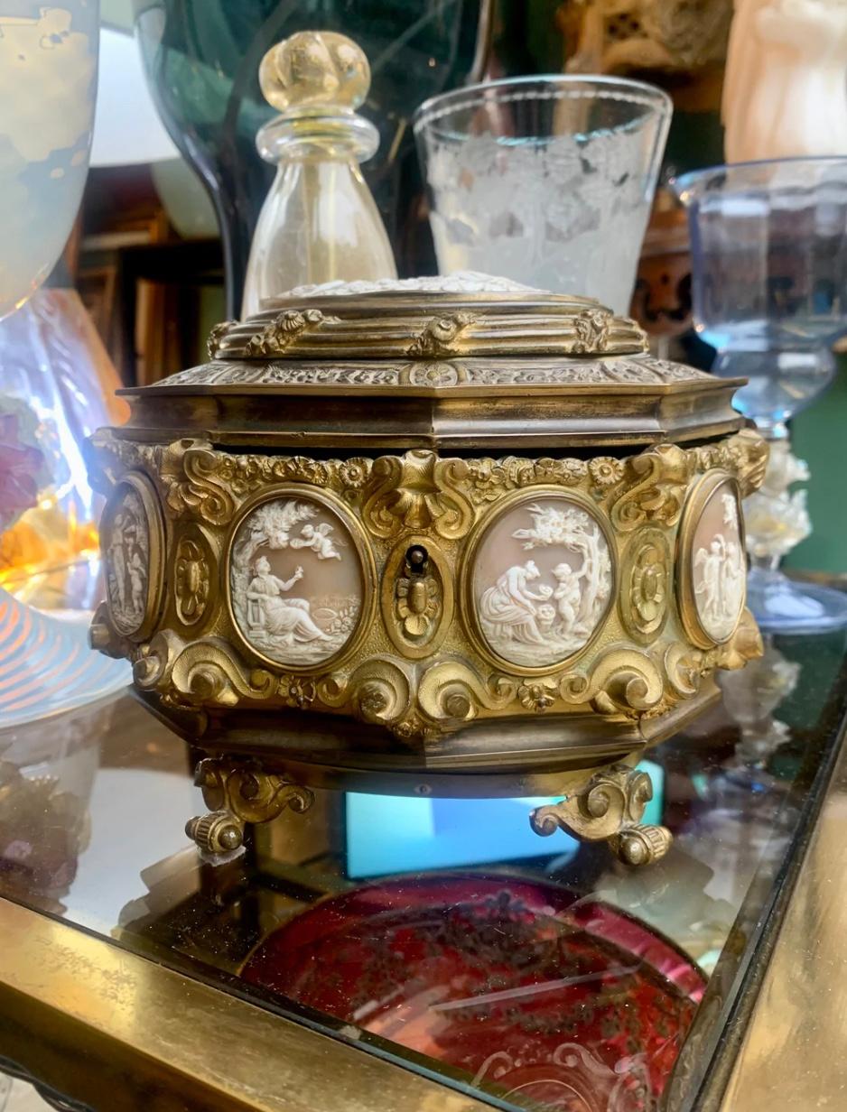 French Jewelery Box in Bronze and Cameo by Tahan Paris 1800