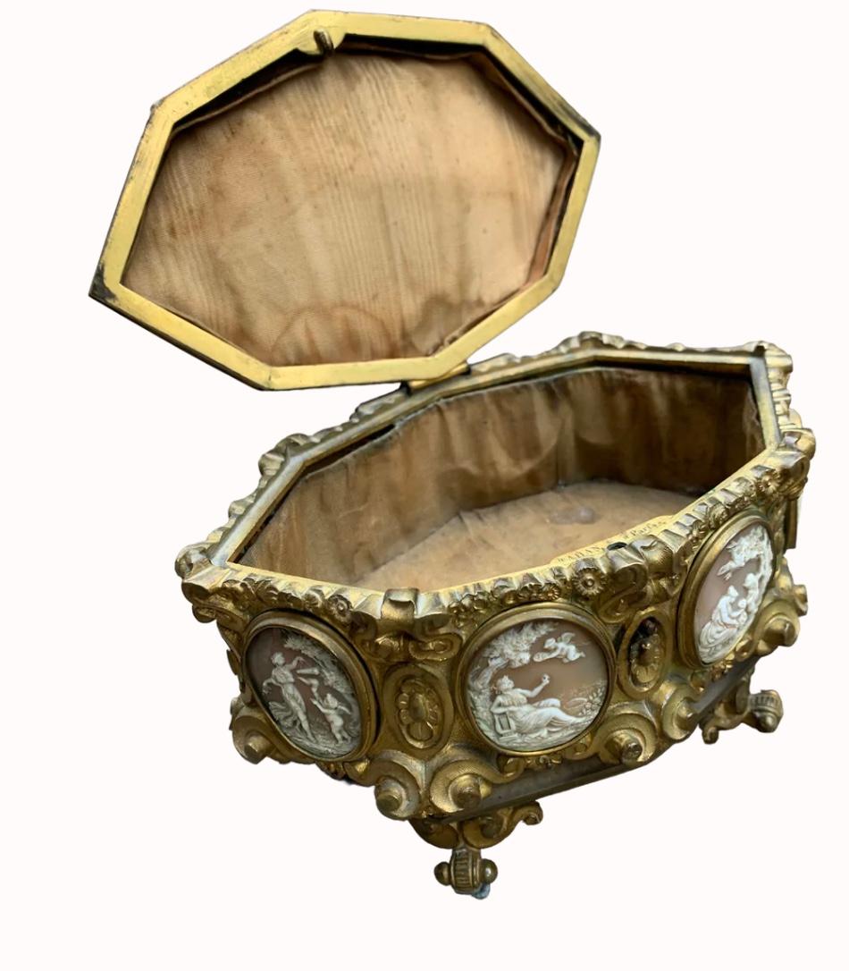 Jewelery Box in Bronze and Cameo by Tahan Paris 1800 In Fair Condition In Milano, MI