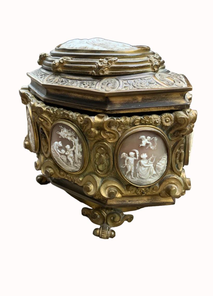 Jewelery Box in Bronze and Cameo by Tahan Paris 1800 1