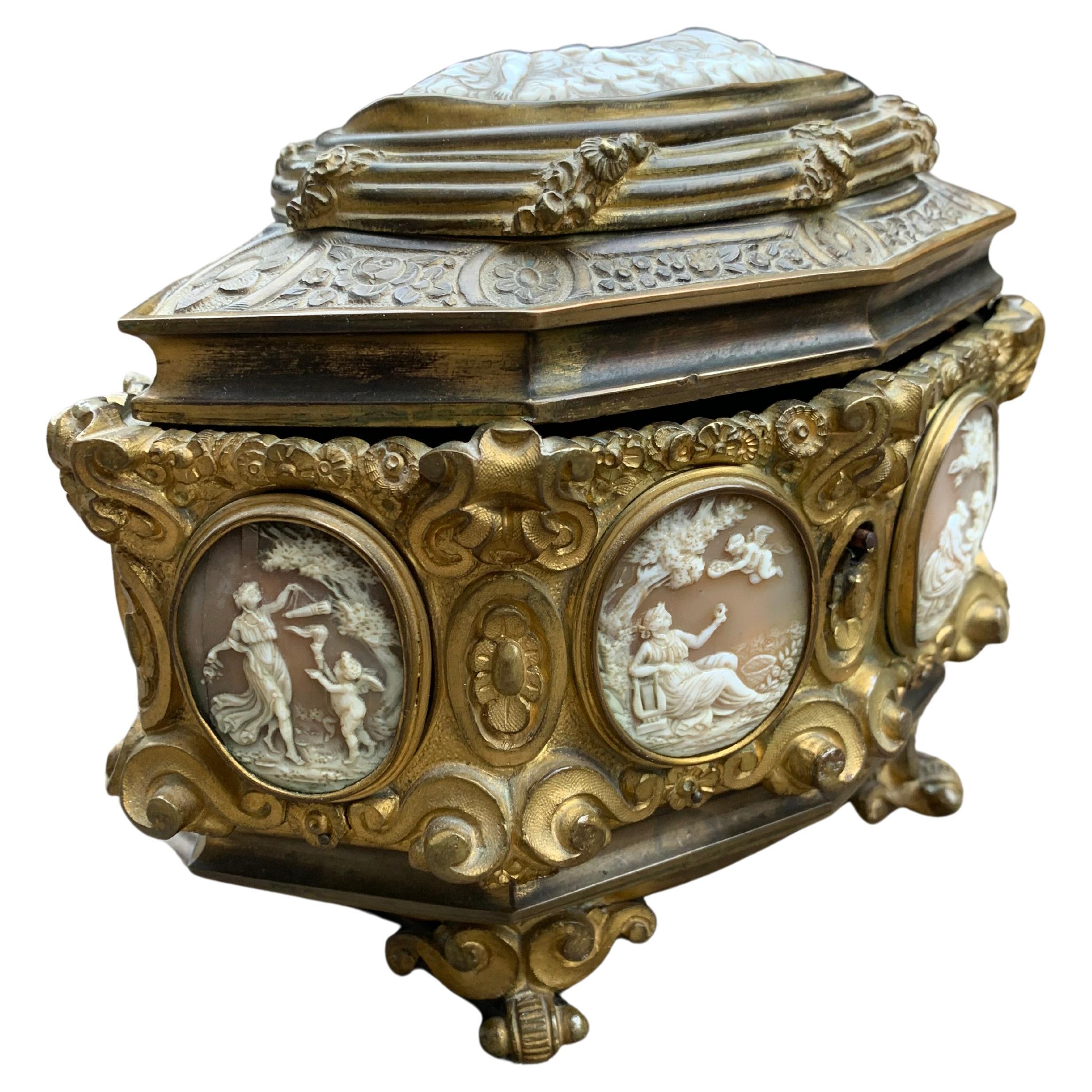 Jewelery Box in Bronze and Cameo by Tahan Paris 1800