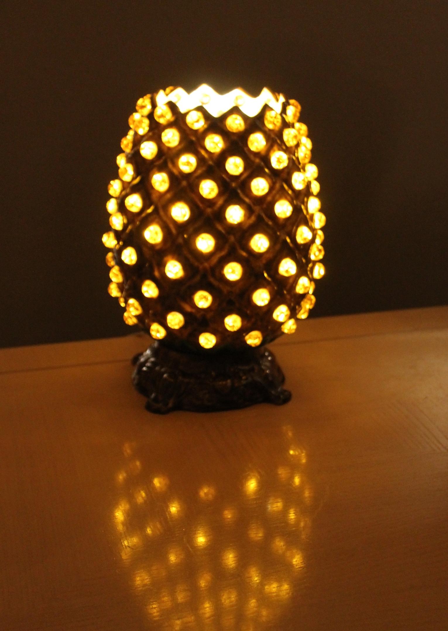 Magnifique ! 
Lampe d'appoint en céramique !
Verre ambré Jewell

Magnifique style régence hollywoodienne !
Hauteur 11