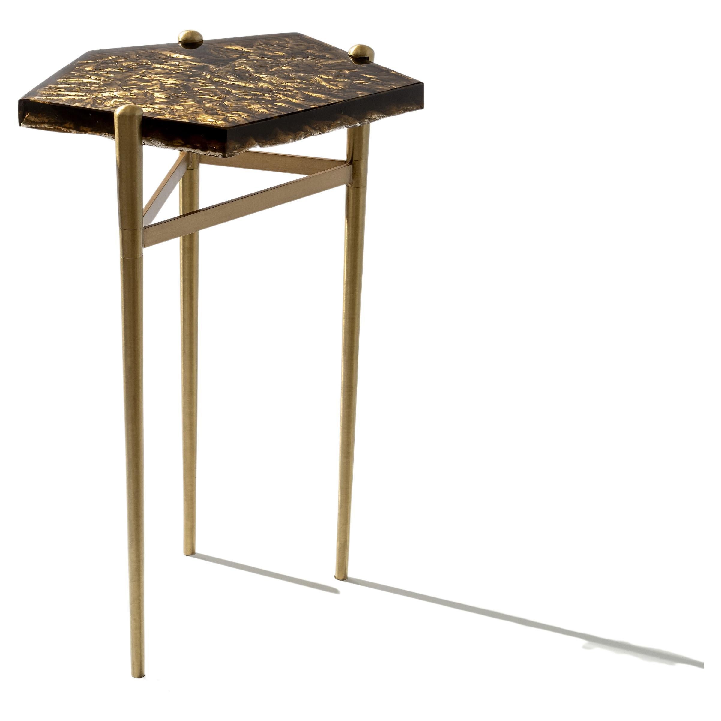 Beistelltisch mit Juwelen und Topas-Akzent aus Gussglas und Messing im Angebot