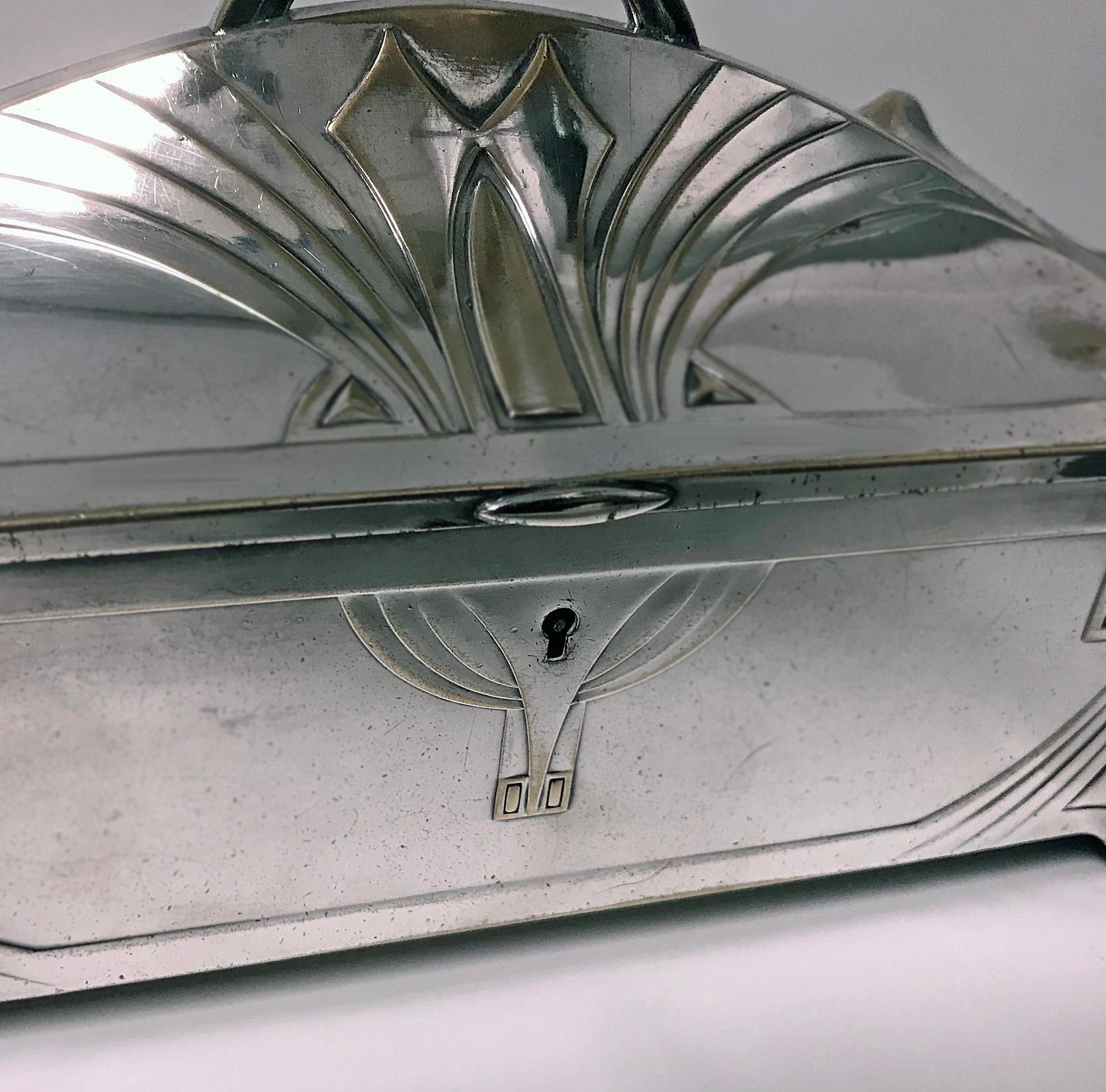 Jewelry Box WMF Jugendstil Secessionist Silver Plate Germany, circa 1906 In Good Condition In Toronto, ON