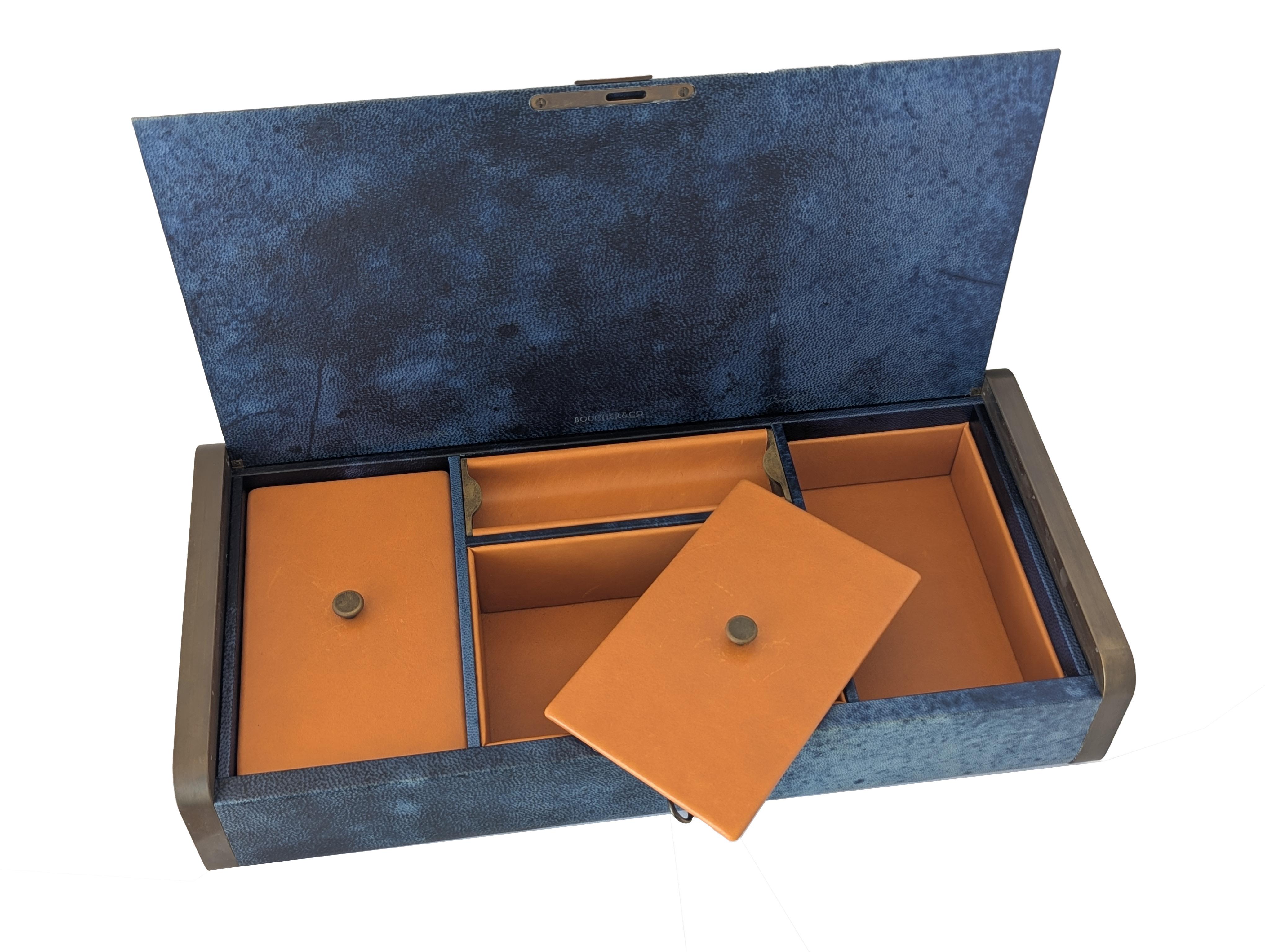 Fatto a mano Compendio di gioielleria in Vellum blu maculato in vendita