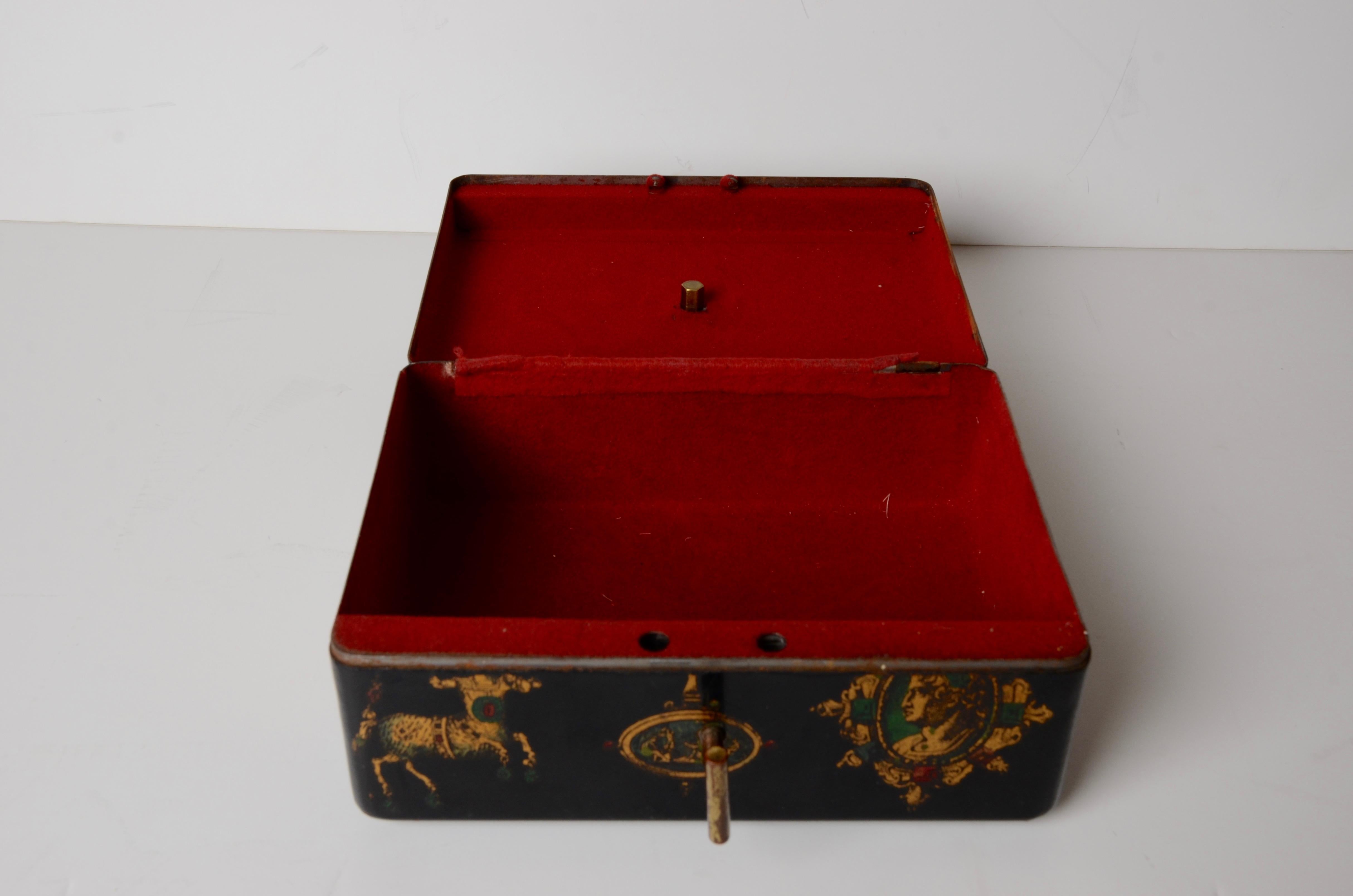 Lacquered Jewelry box by Fornasetti, mid-1900s For Sale