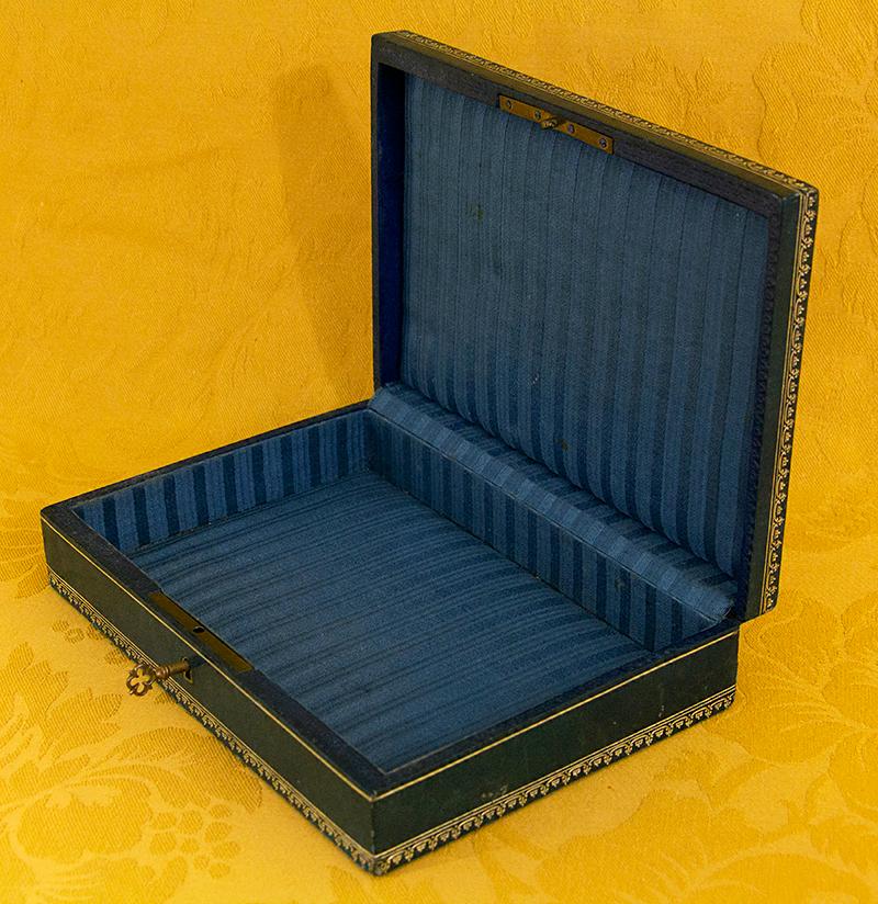 Boîte à bijoux recouverte de cuir marocain bleu Napoléon 3 d'époque Bon état - En vente à Beuzevillette, FR