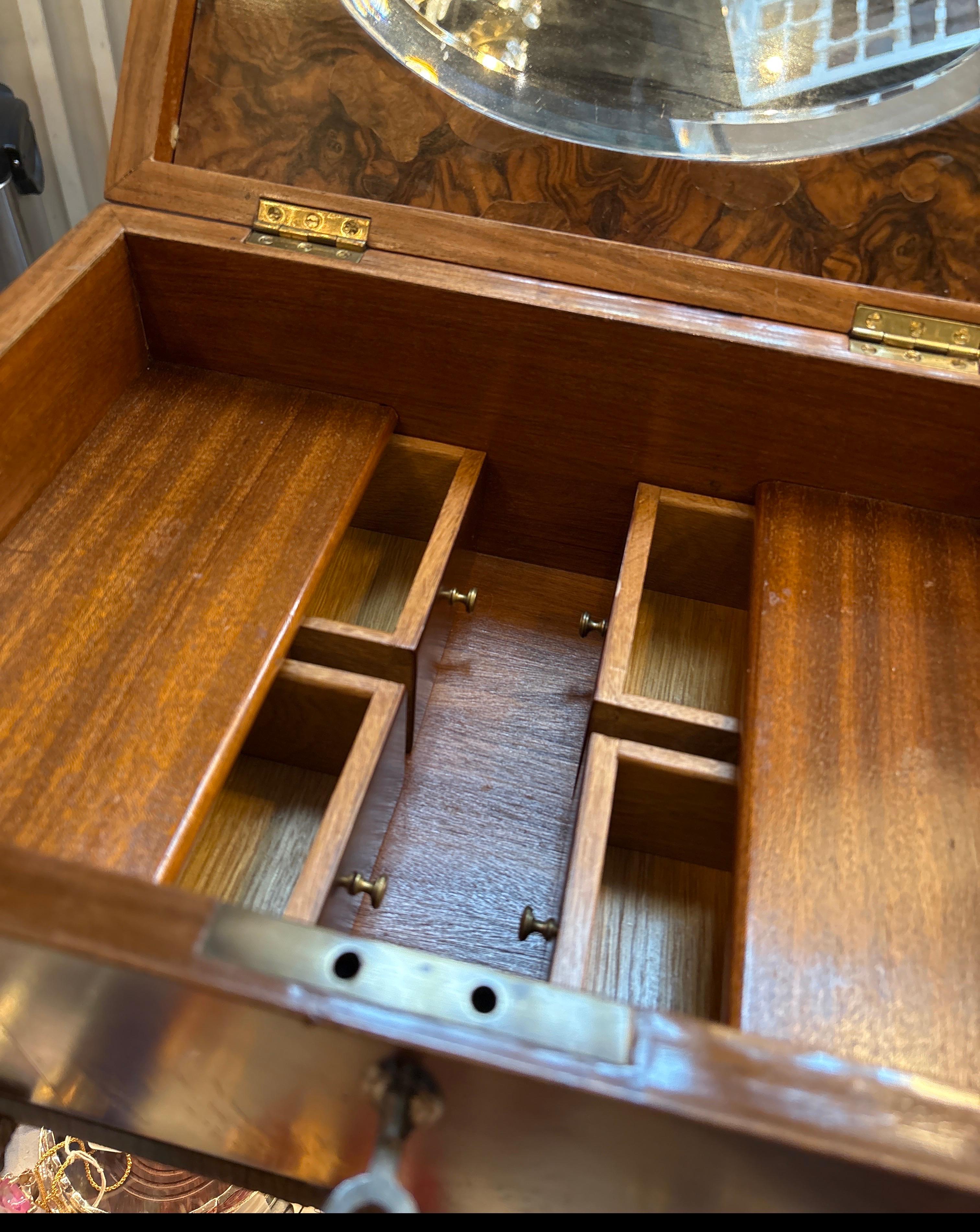 Américain Boîte à bijoux en vente