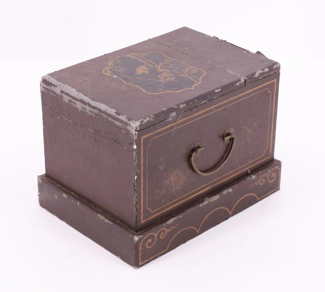 Schmuckkästchen, Spielkästchen - lackiertes Holz - China - 19. Jahrhundert (Qing-Dynastie) im Angebot