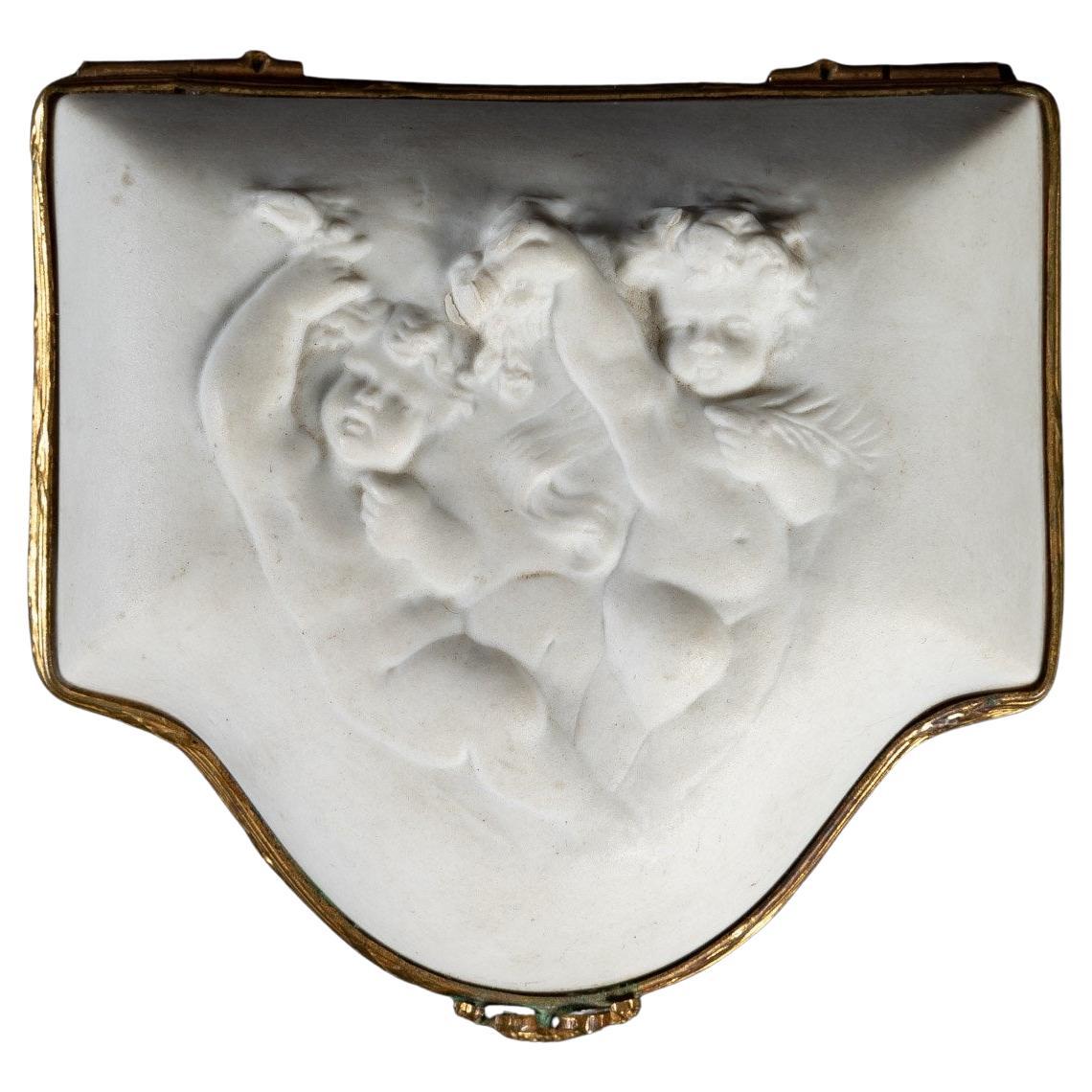 Jewelry box in biscuit of limoge end XIXth century flag.

Jewelry box in cookie of limoges 
Decorated with putti, Louis XVI style
End of XIXth century 

Ref 3227.