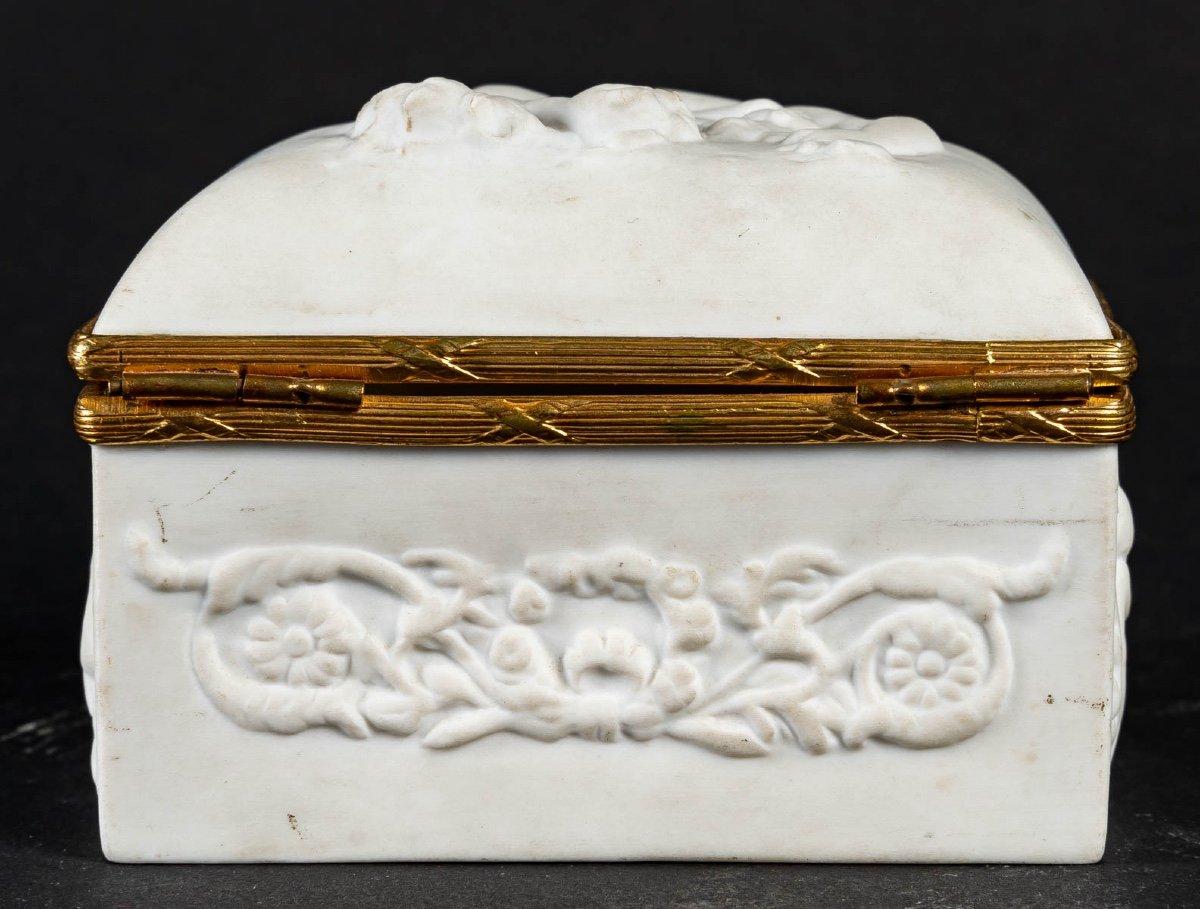 Jewelry Box in Biscuit of Limoge End XIXth Century Flag In Good Condition In Saint-Ouen, FR