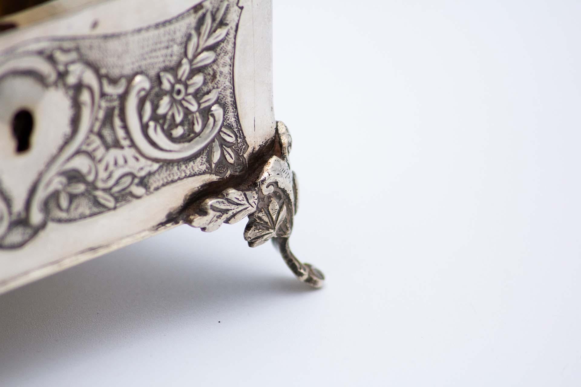 19th Century Jewelry box, in embossed silver in the shape of a trunk, monogram card For Sale