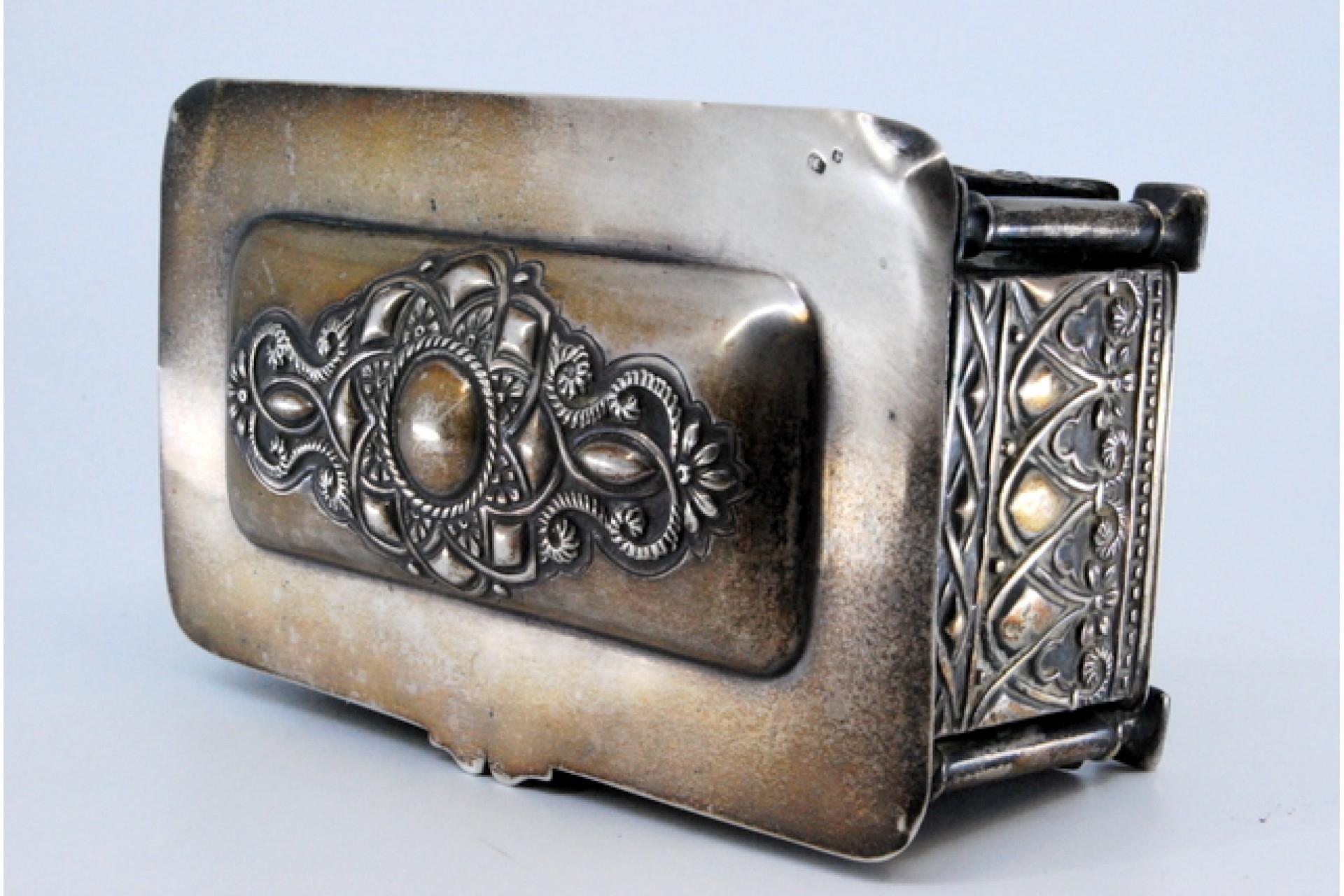 19th Century Jewelry box, in embossed silver on the casing and hinged lid For Sale