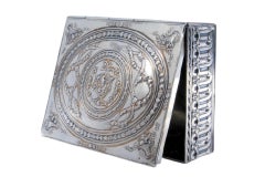 Jewelry box, in embossed silver with bows, garlands and friezes on the edge