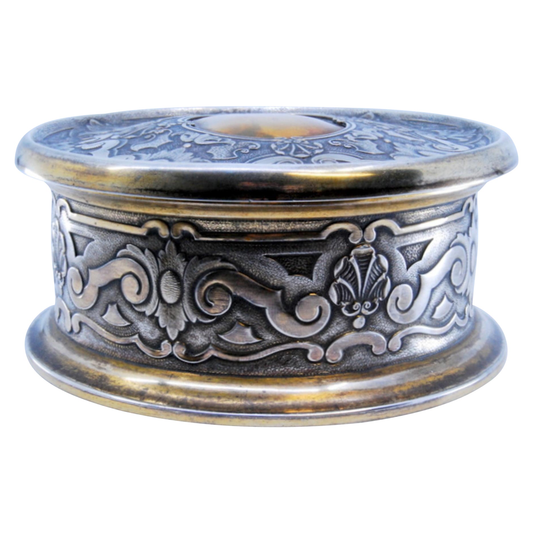 Jewelry box in embossed silver with circular plant motifs