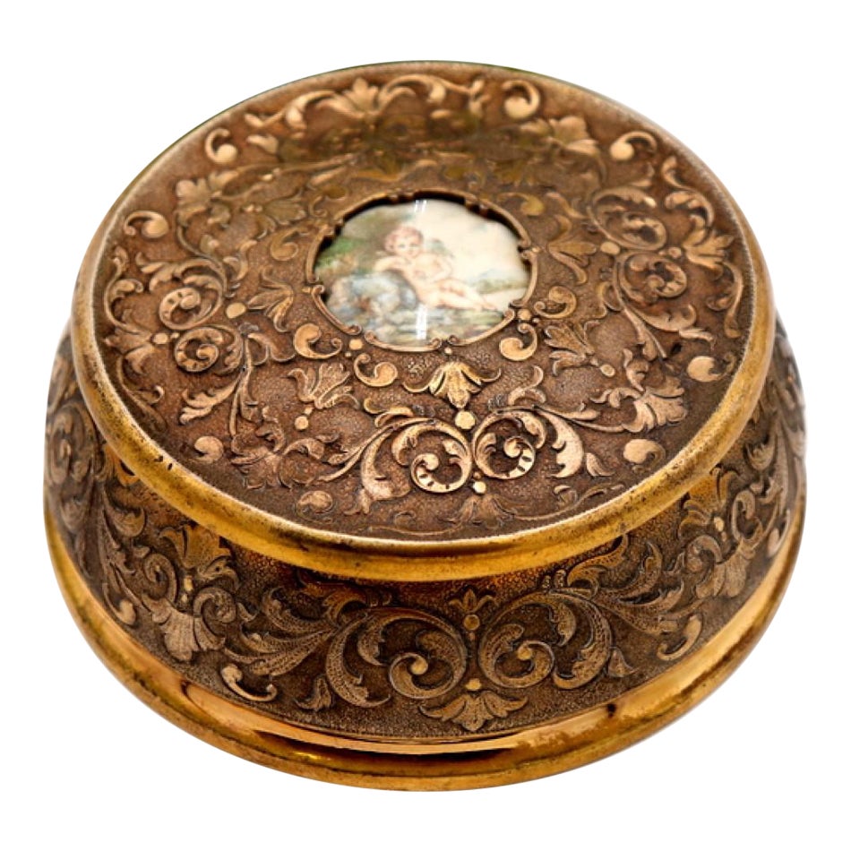 Jewelry box, in gilded silver with floral reliefs