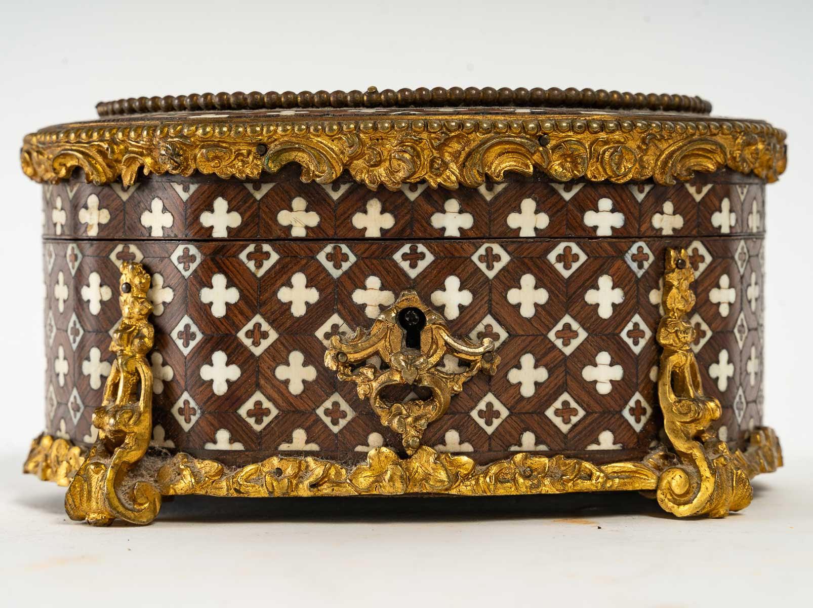 Jewelry Box in Marquetry of the 19th Century In Good Condition For Sale In Saint-Ouen, FR