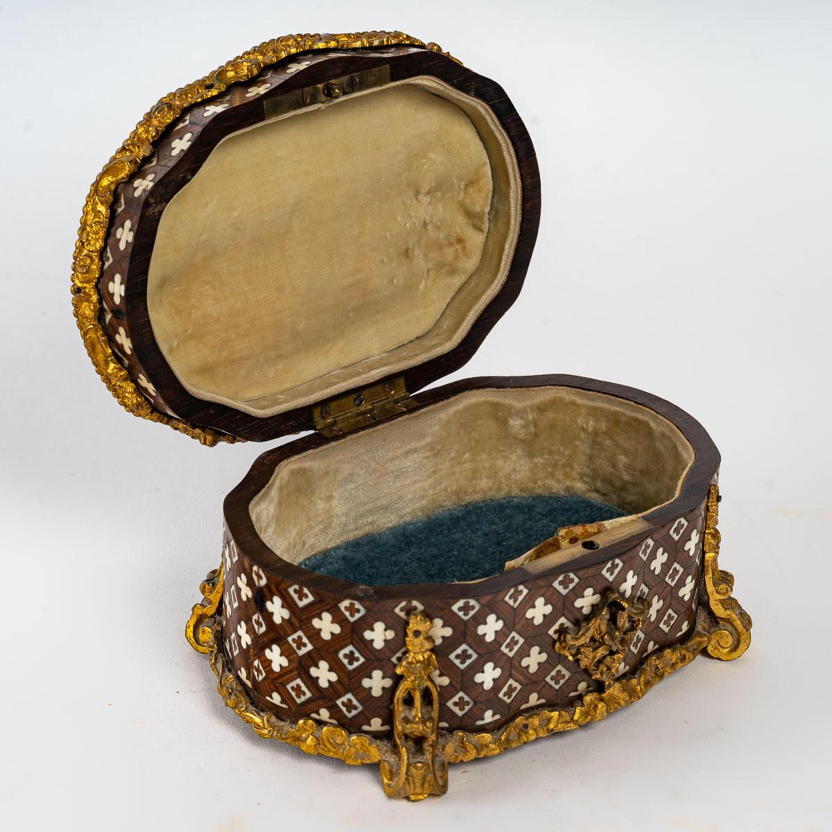 Wood Jewelry Box in Marquetry of the 19th Century For Sale