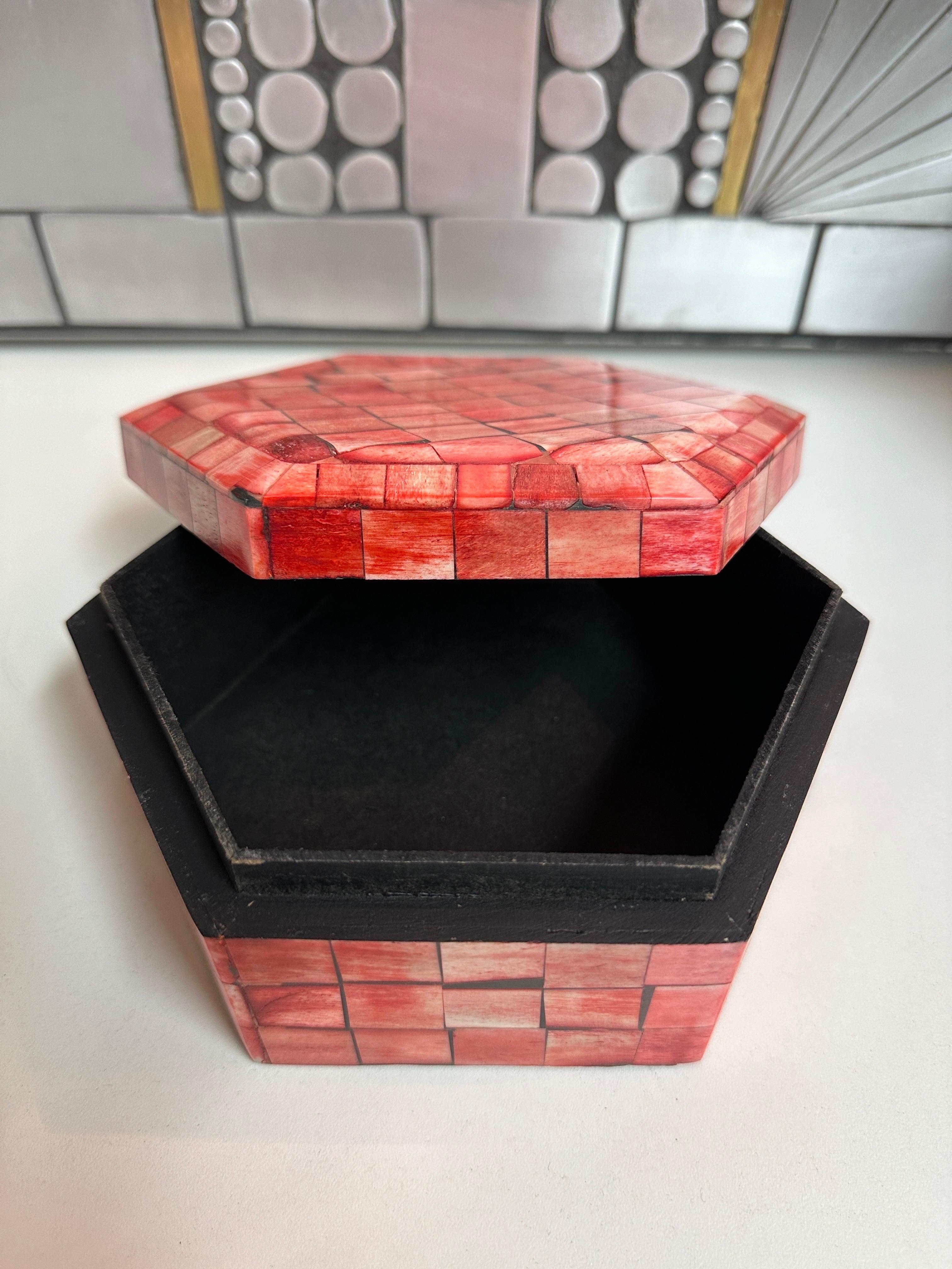 Jewelry Box in Red Dyed Tessellated Bone For Sale 2