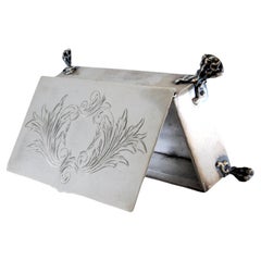 Jewelry box in silver with engraved plant motifs, including a monogram card