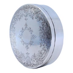 Jewelry box in silver with engraved plant motifs, including a monogram card
