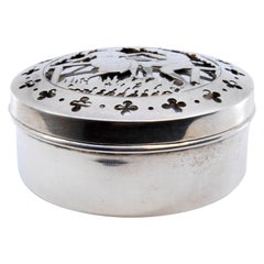 Jewelry box, in smooth silver and cut with an idyllic scene on the hinged lid