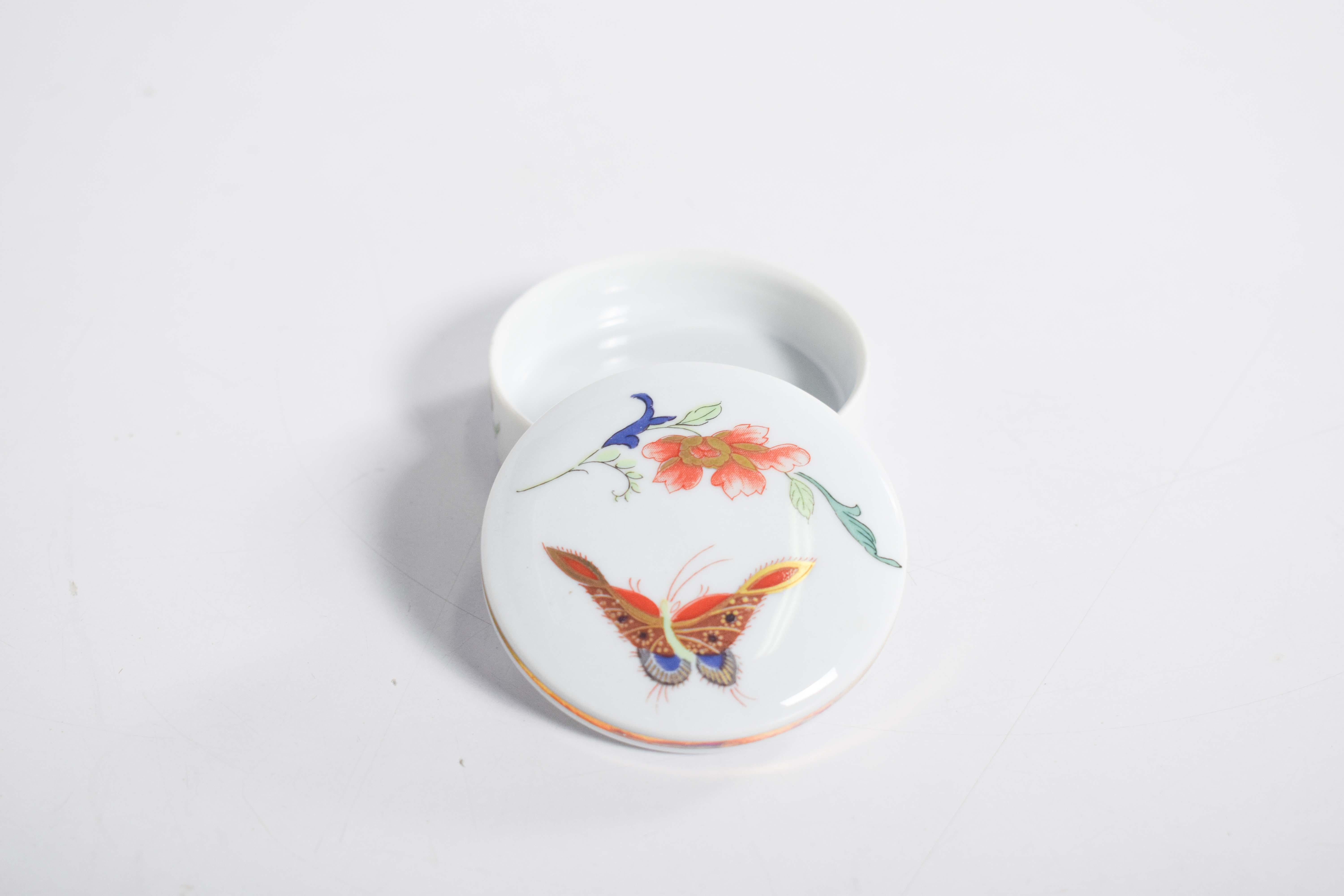 Jewelry Box in Vista Alegre Porcelain, Portugal In Good Condition For Sale In Lisboa, Lisboa