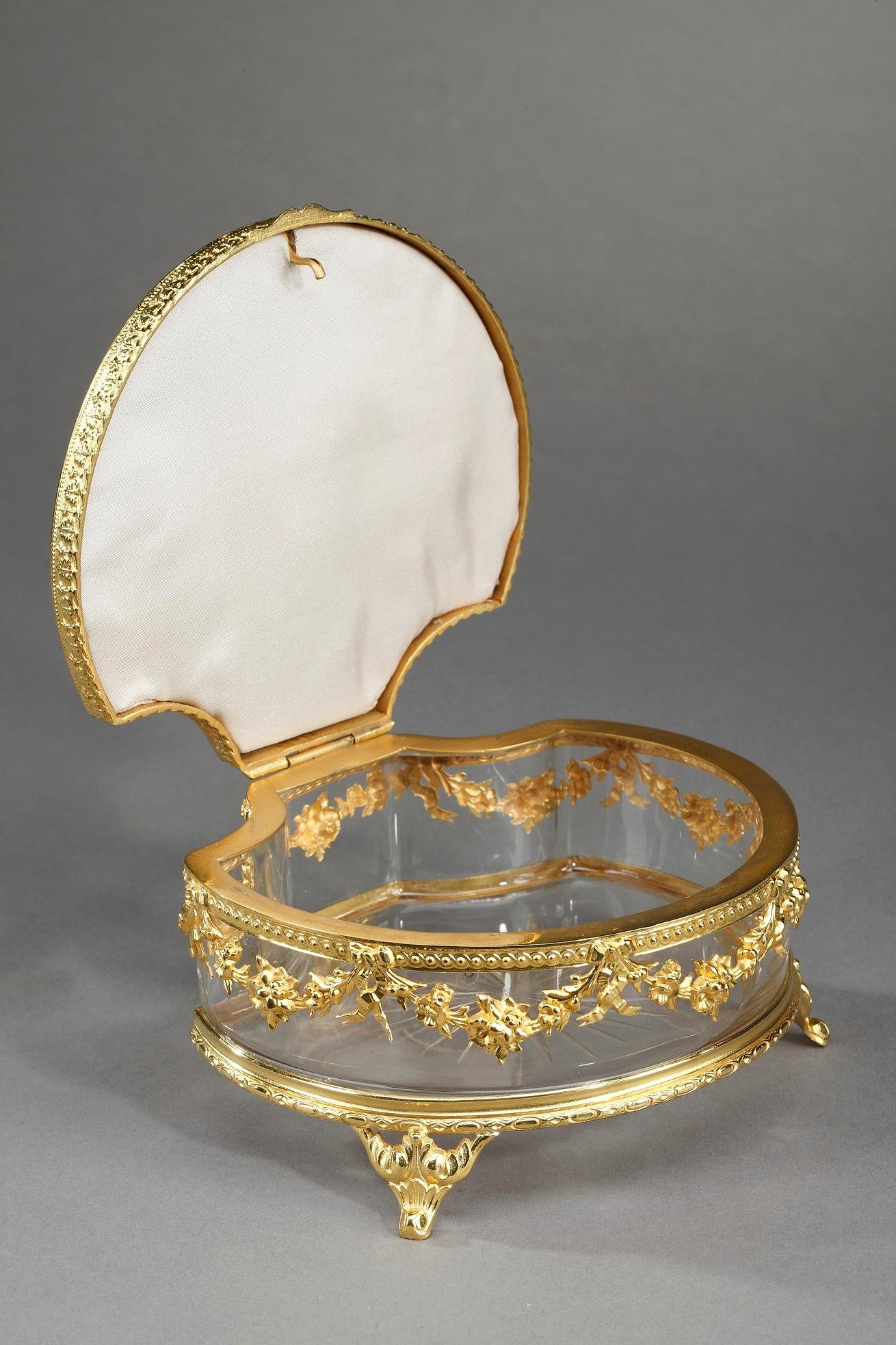 Français Boîte à bijoux avec le portrait de Madame de Sévigné en vente