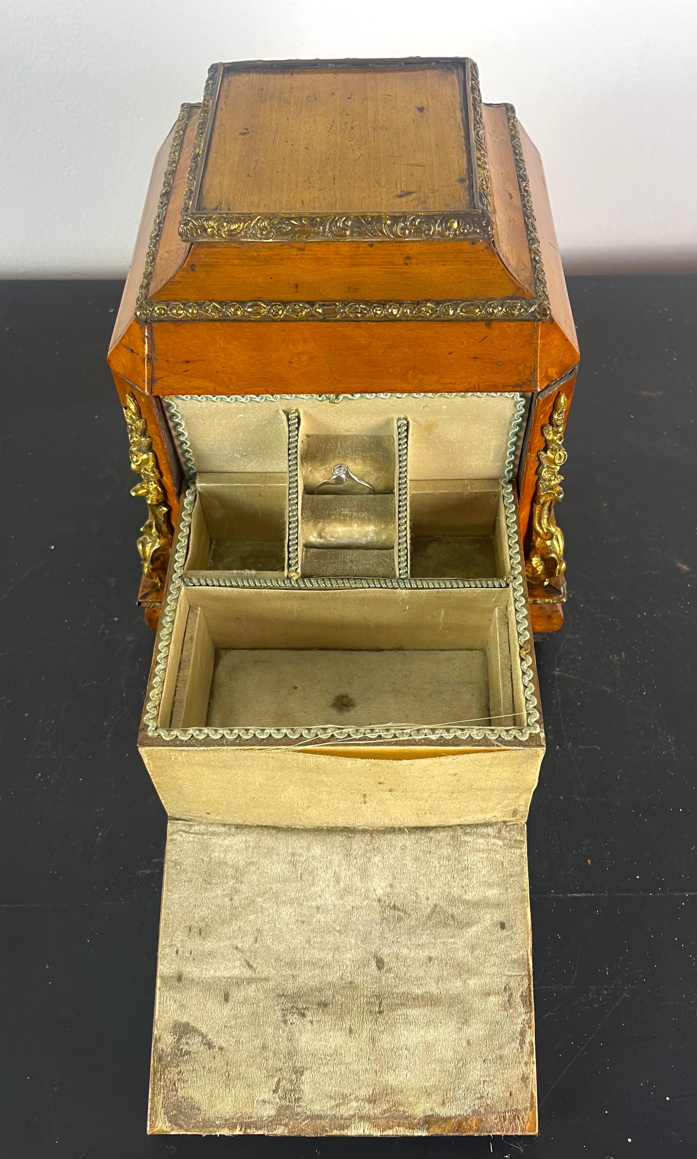 Boîtes à bijoux ou boîte en bois avec clé, période de restauration 19e, France en vente 3