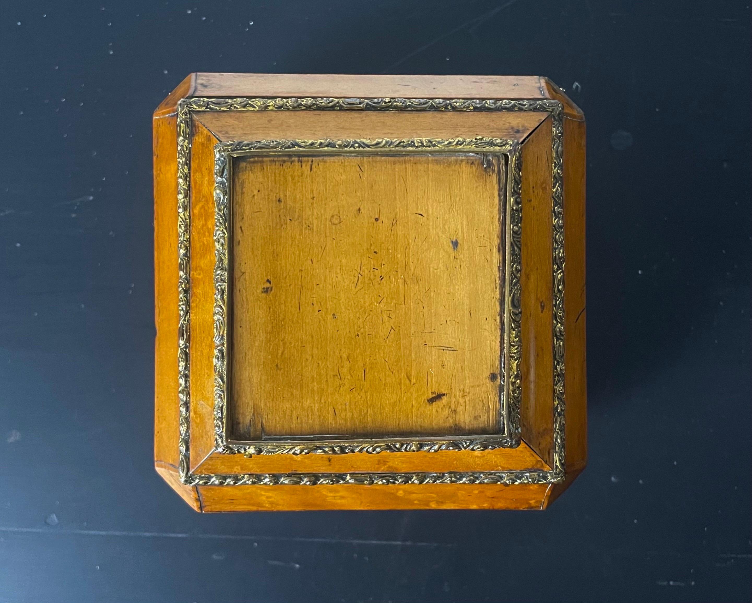 Joyero o Caja de Madera con Llave, Restauración Periodo XIX, Francia en venta 8