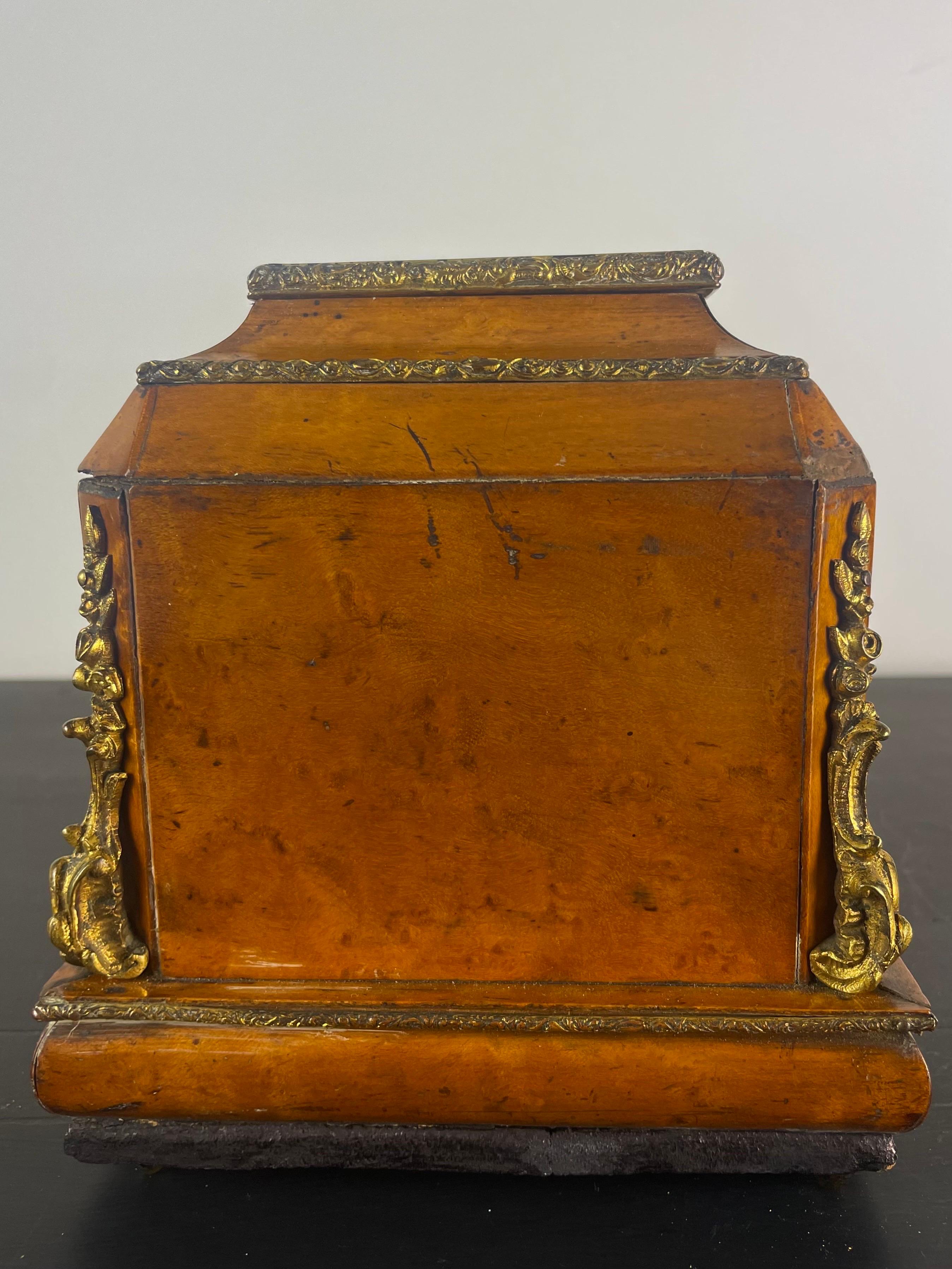 Boîtes à bijoux ou boîte en bois avec clé, période de restauration 19e, France en vente 1
