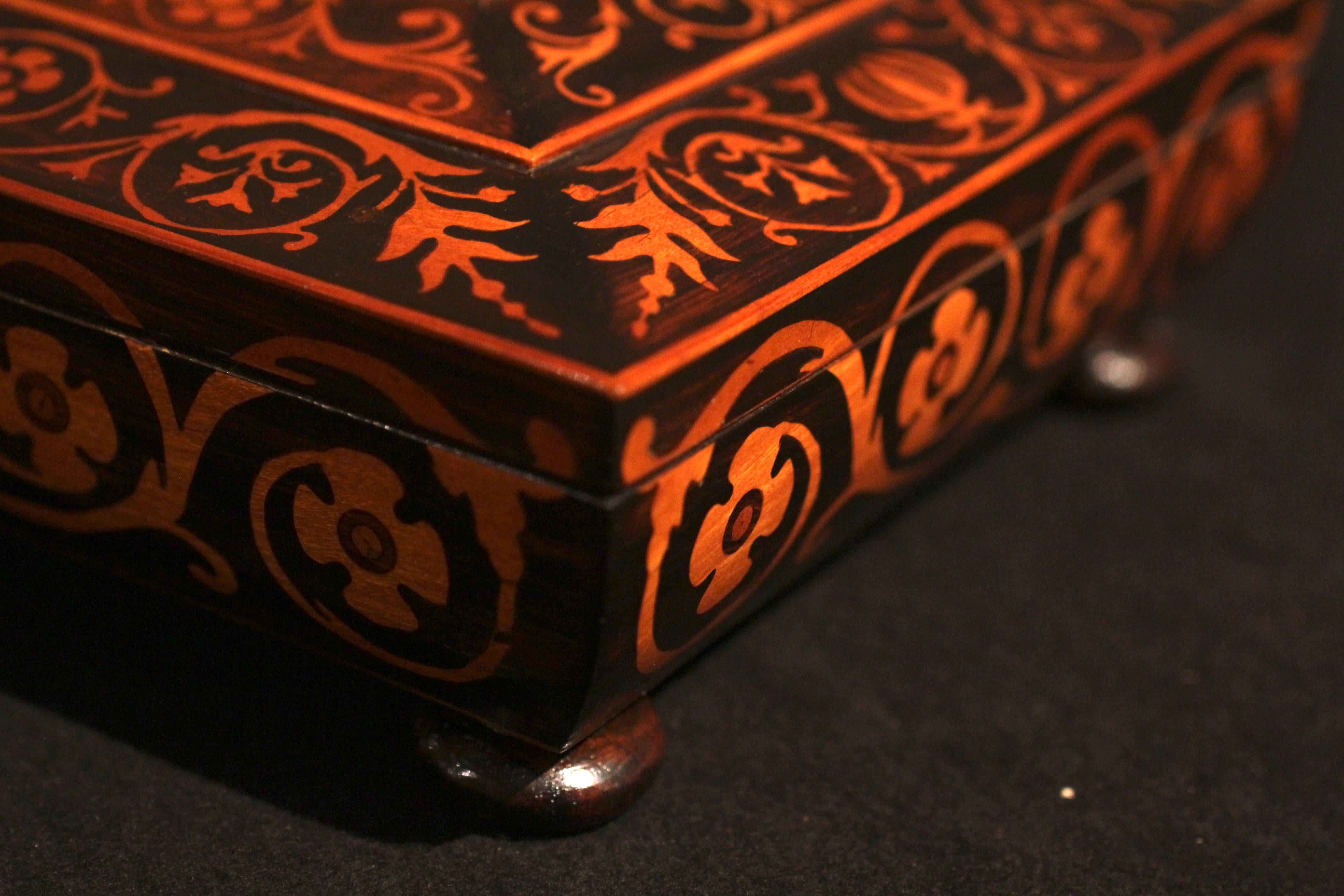 Jewelry Box, Rosewood/Maple with Floral Inlays, Vienna, circa 1860 In Good Condition In Regensburg, DE