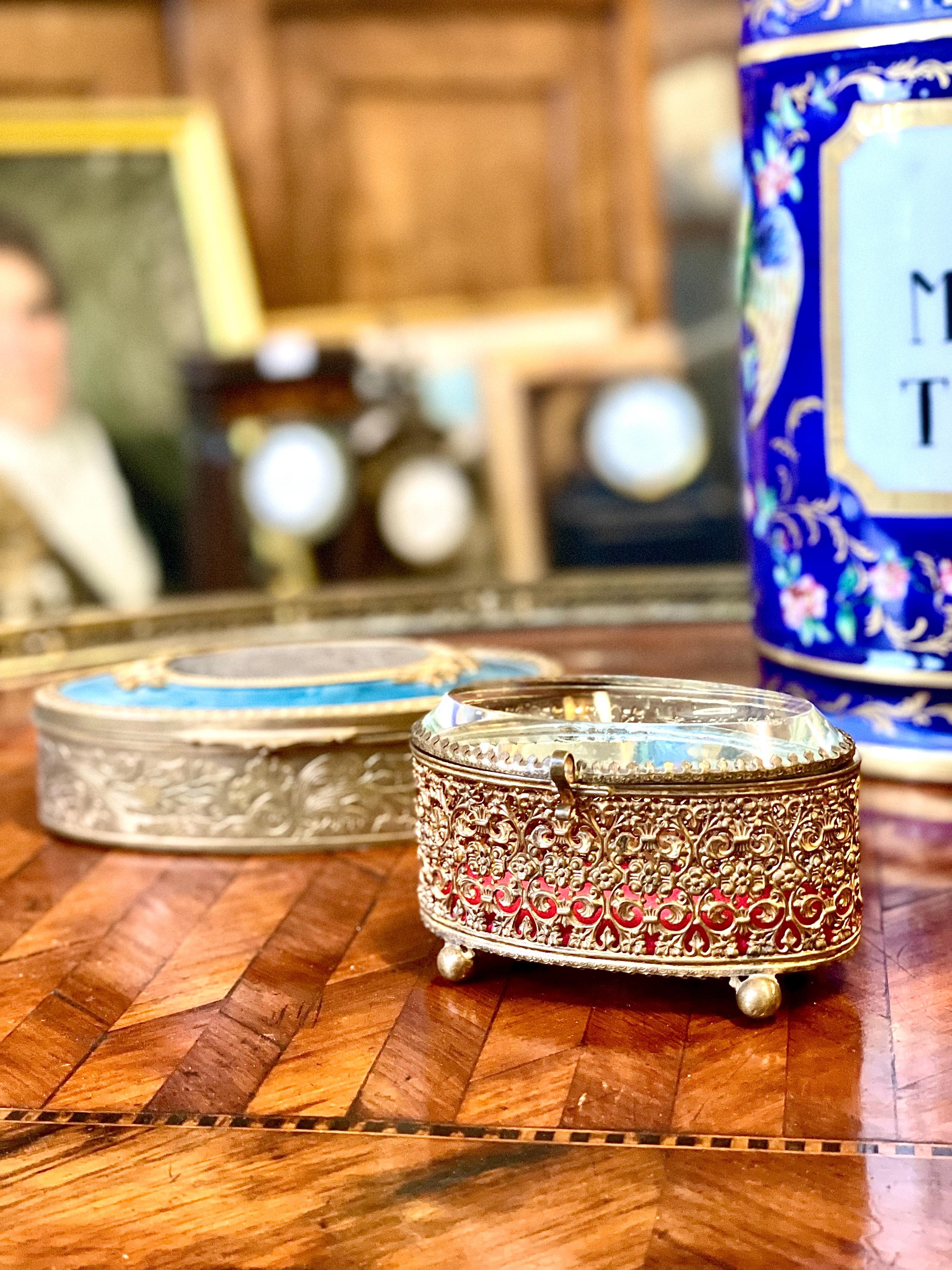 Jewelry Casket in Gilt Bronze and Beveled Glass, 19th Century For Sale 15