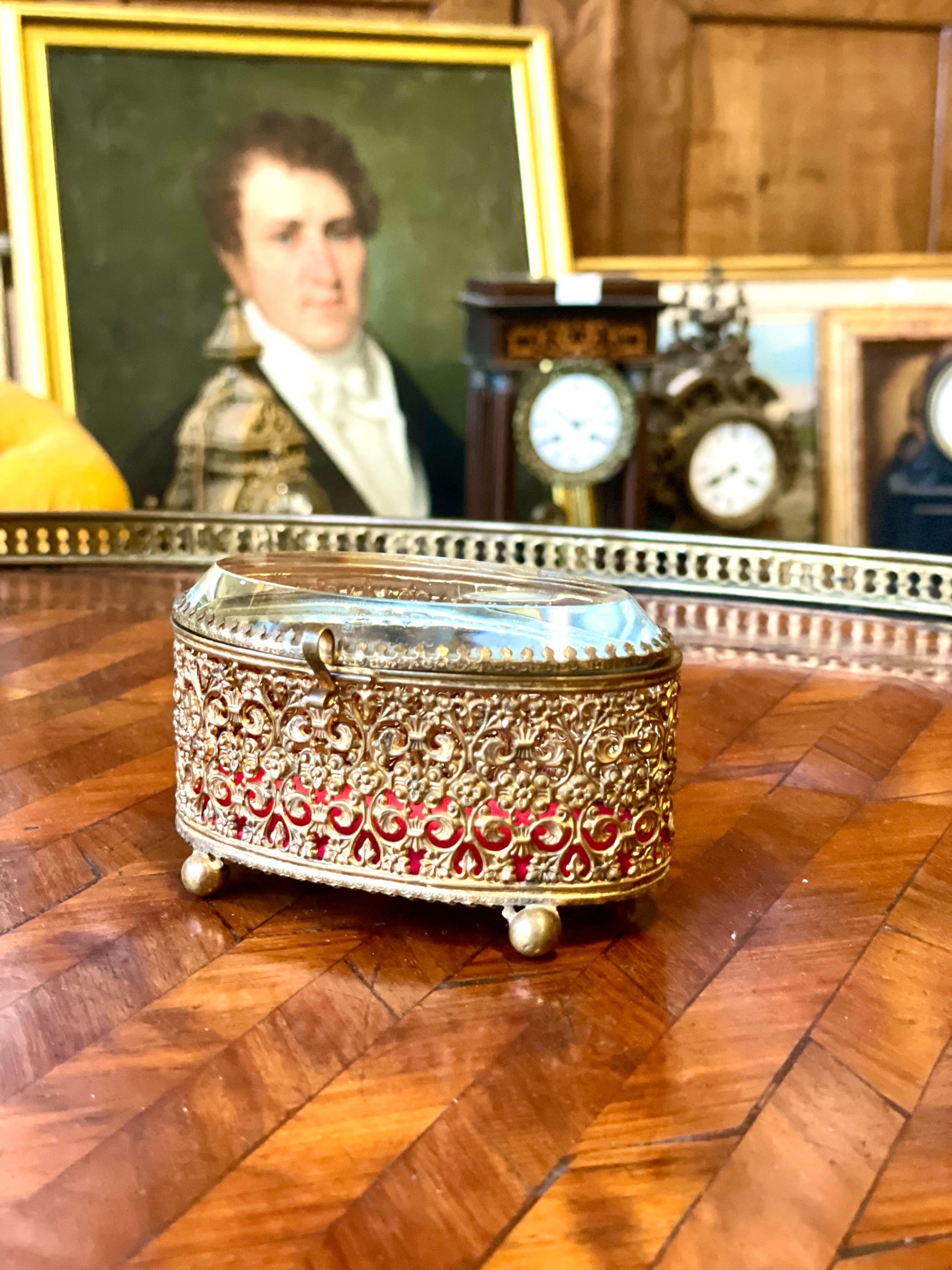 Jewelry Casket in Gilt Bronze and Beveled Glass, 19th Century For Sale 1