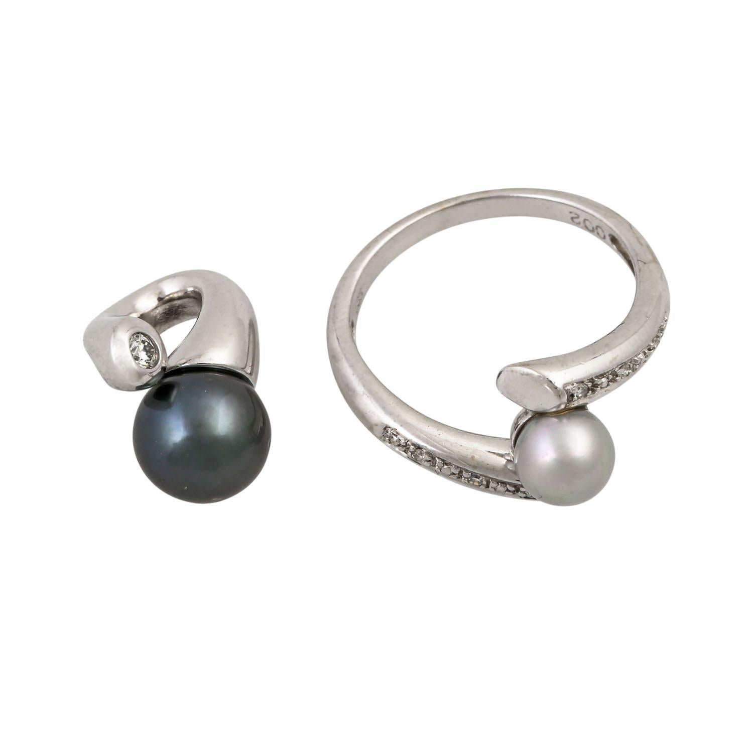 2-piece jewelry collection with cultured pearl, pendant with gray cultured pearl approx. 8 mm and 1 brilliant approx. 0.05 ct medium color and clarity WG 14K and ring with light gray cultured pearl approx ct, medium color & clarity. WG 14K. RW: 55,