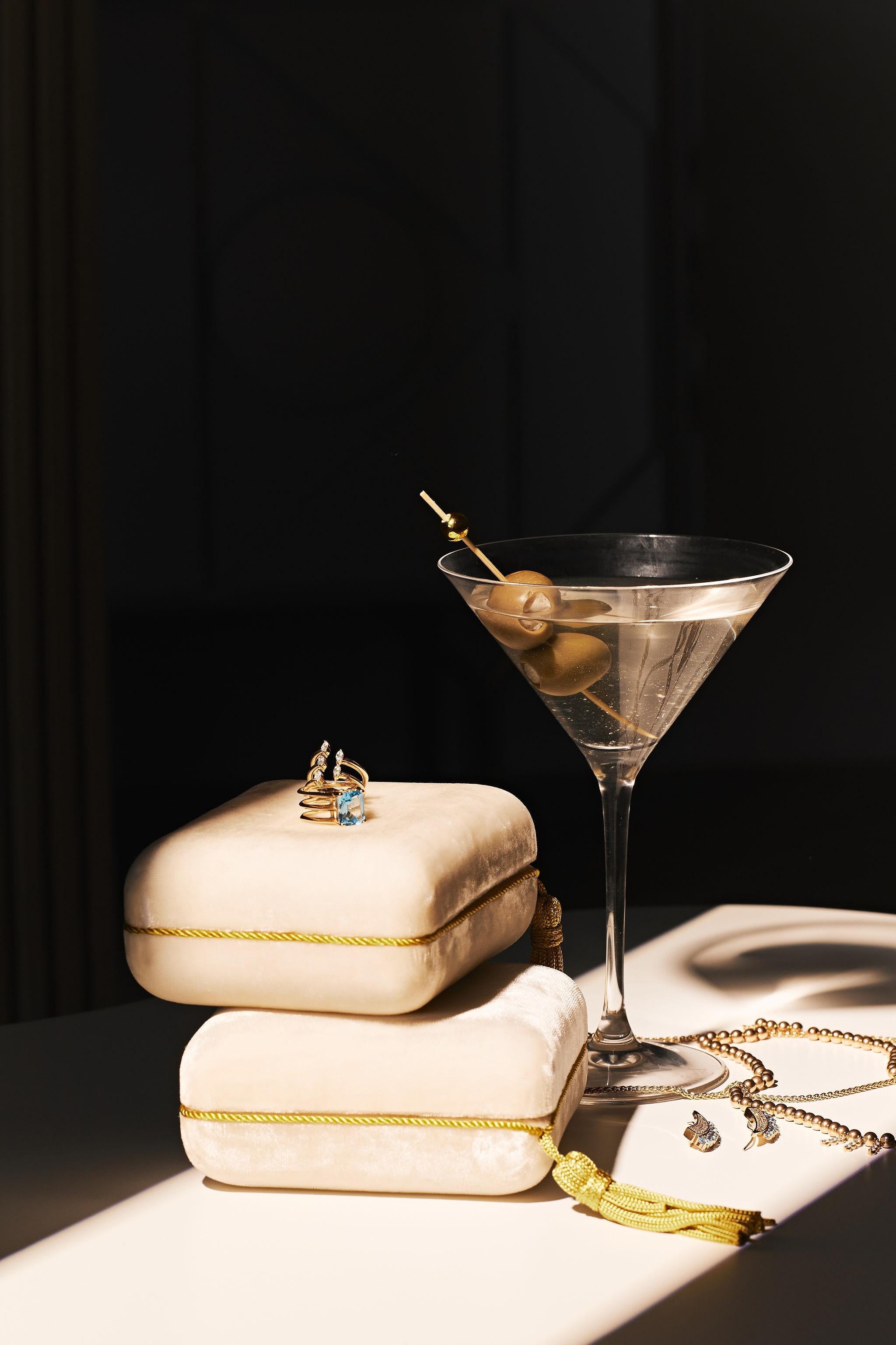 Whether at home, on the go, or traveling, make sure your precious jewels are always safe with this white crushed velvet pochette case with gold tassel detailing. Featuring a multi-purpose insert with two sides. One side of the insert suitable for