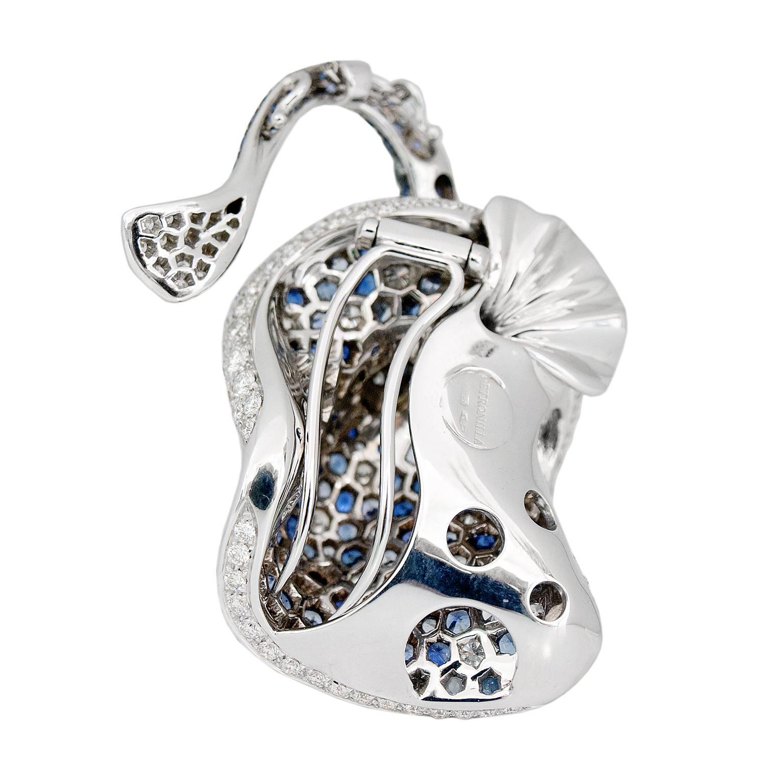 Schmuck Ray Fisch Weier Diamant Blauer Saphir 18kt Gold Brosche Anhnger / Halskette im Zustand „Neu“ im Angebot in Bussolengo, Verona