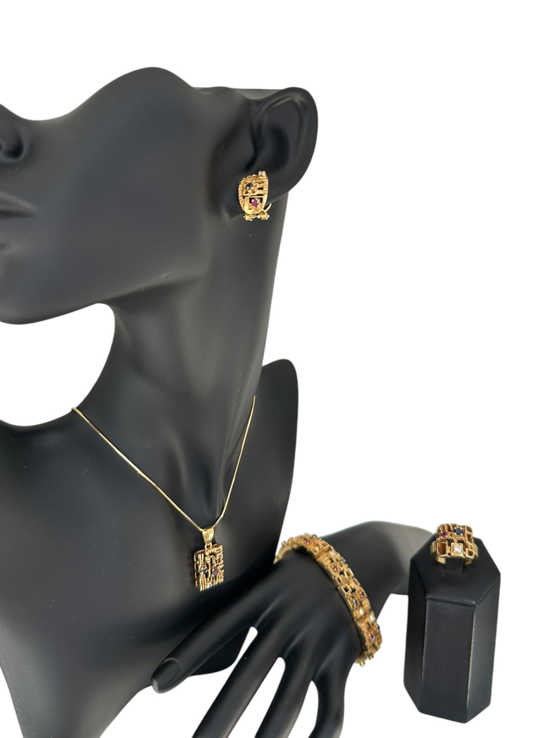 Jewelry Set 18 karat Yellow Gold Diamonds, Sapphires and Rubies For Sale 9