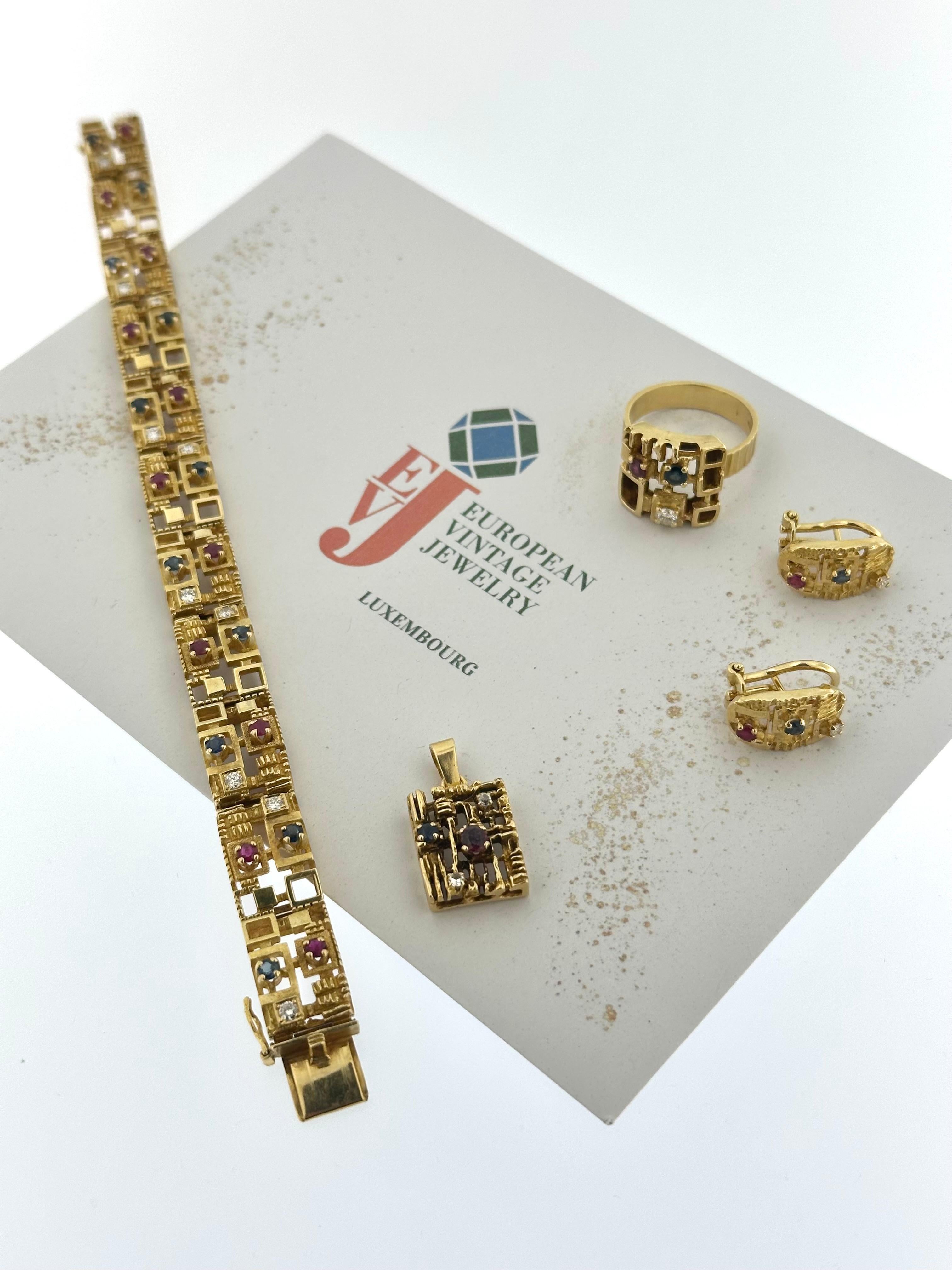 Jewelry Set 18 karat Yellow Gold Diamonds, Sapphires and Rubies In Good Condition For Sale In Esch sur Alzette, Esch-sur-Alzette