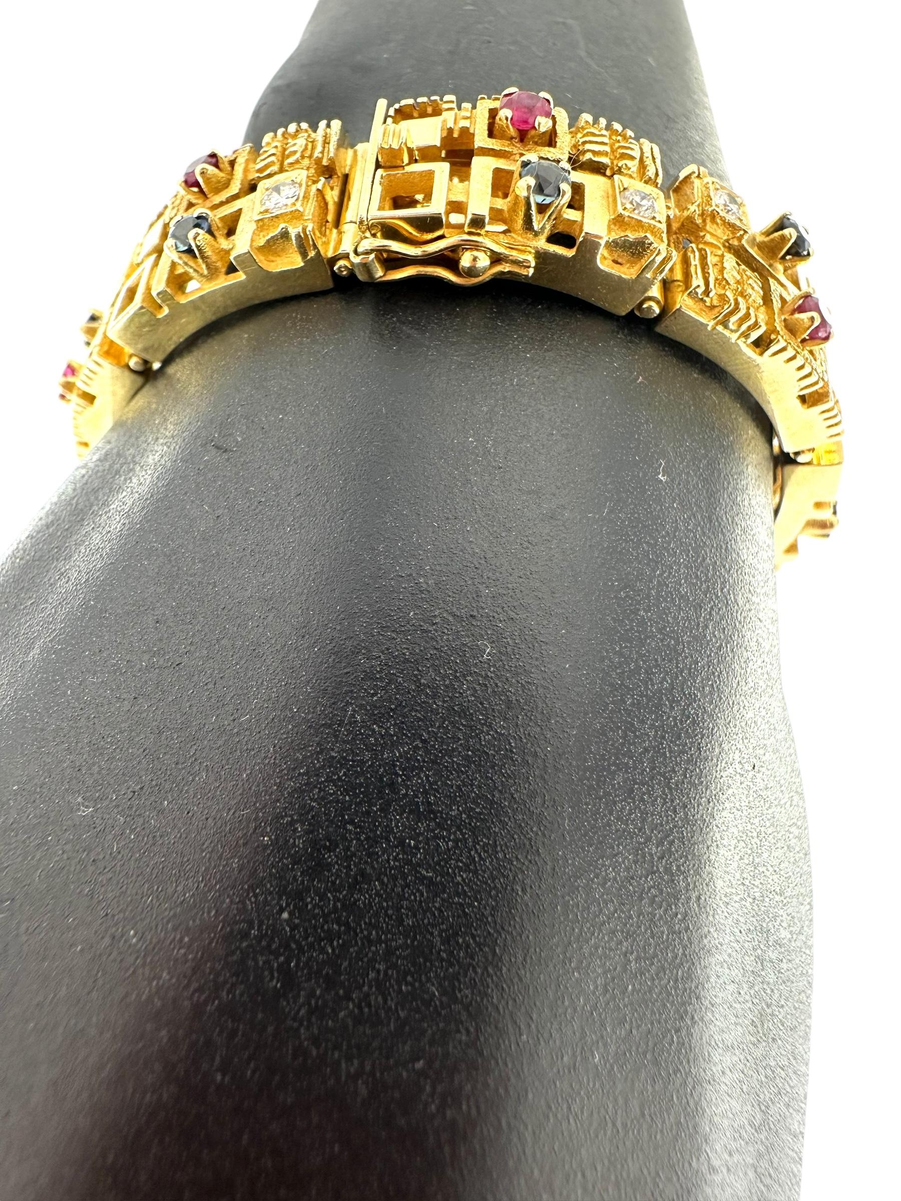 Jewelry Set 18 karat Yellow Gold Diamonds, Sapphires and Rubies For Sale 2