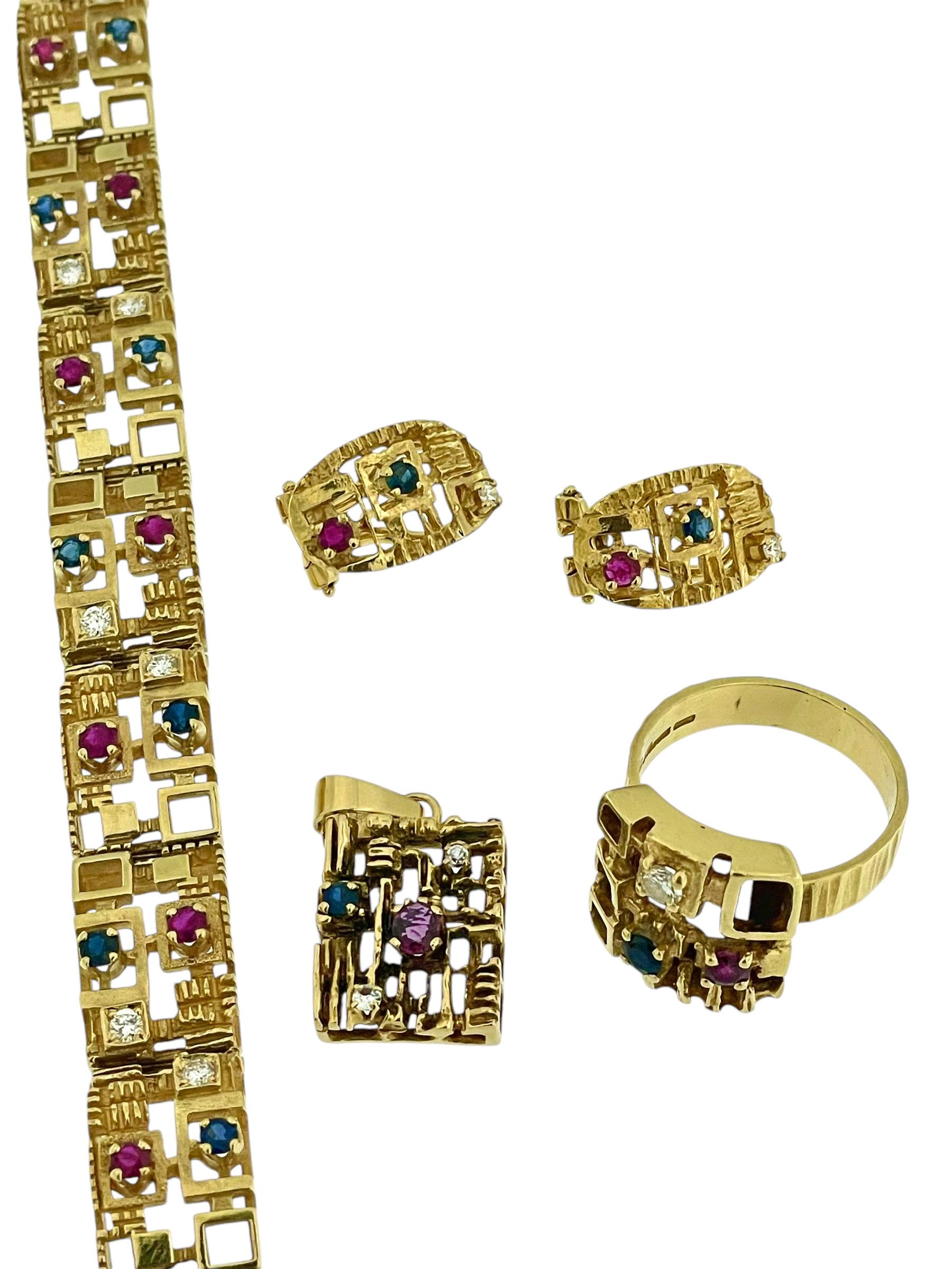 Jewelry Set 18 karat Yellow Gold Diamonds, Sapphires and Rubies For Sale 3