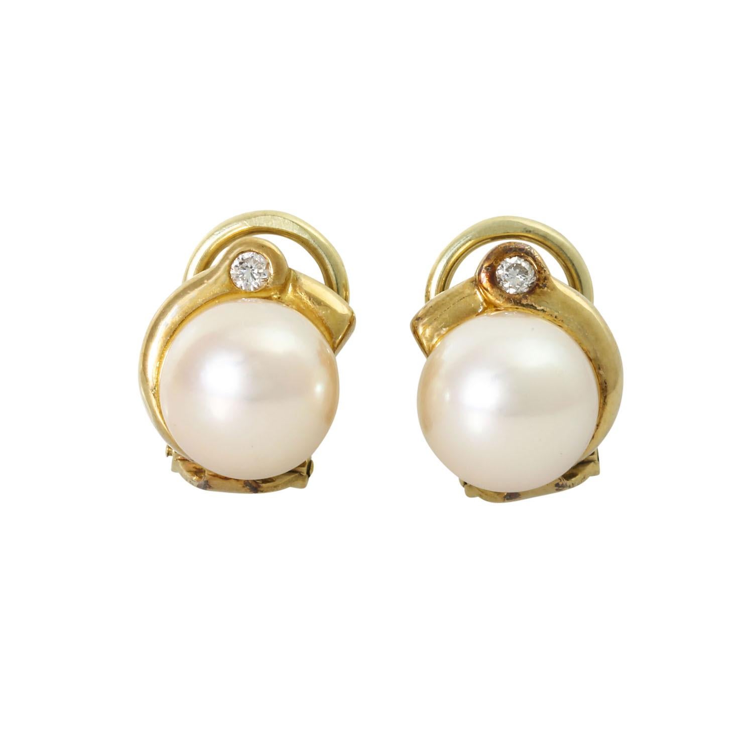 Modern Jewelry Set Ring and Ear Clips with Pearls and Brilliant-Cut Diamonds Total For Sale